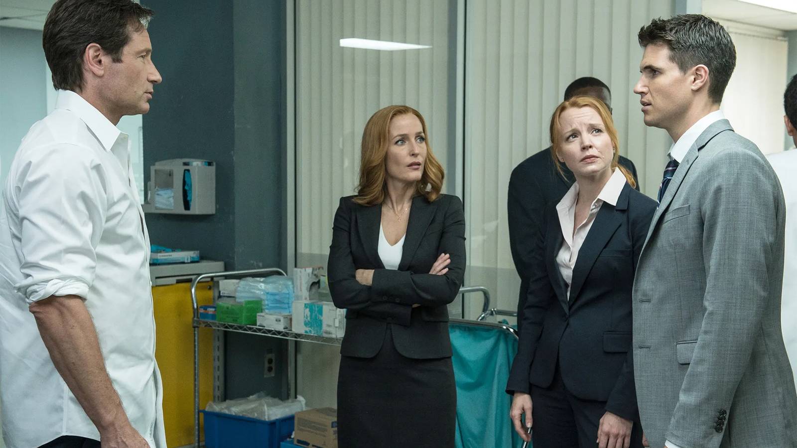 The X-Files Star Robbie Amell Goes Behind The Scenes Of Pluto TV's Marathon