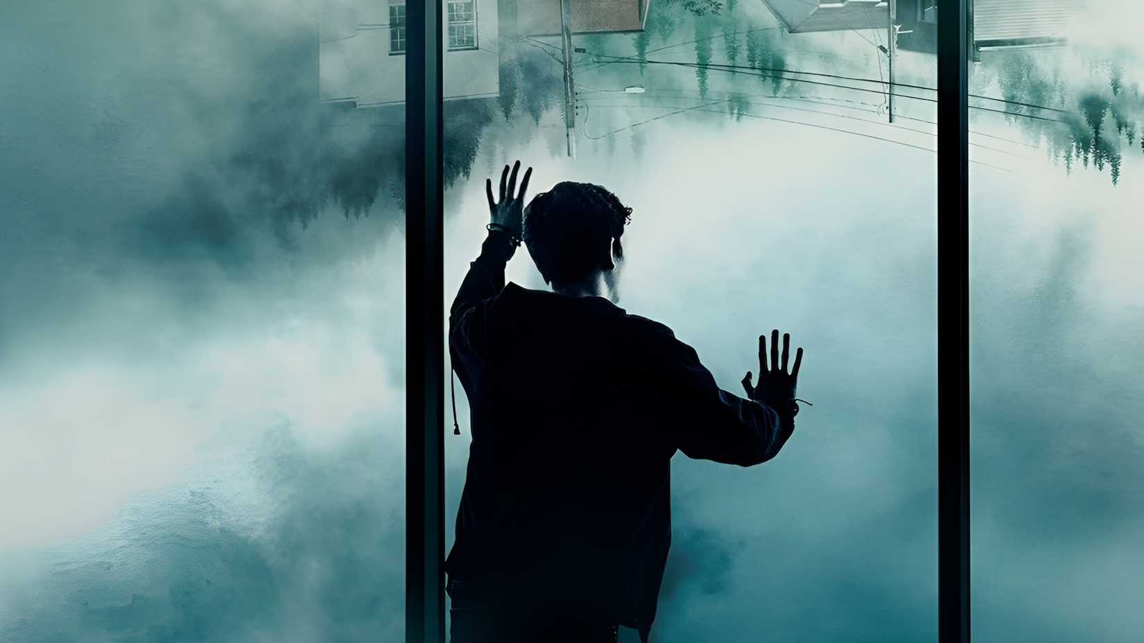 Man leaning against a glass wall in 2017’s The Mist