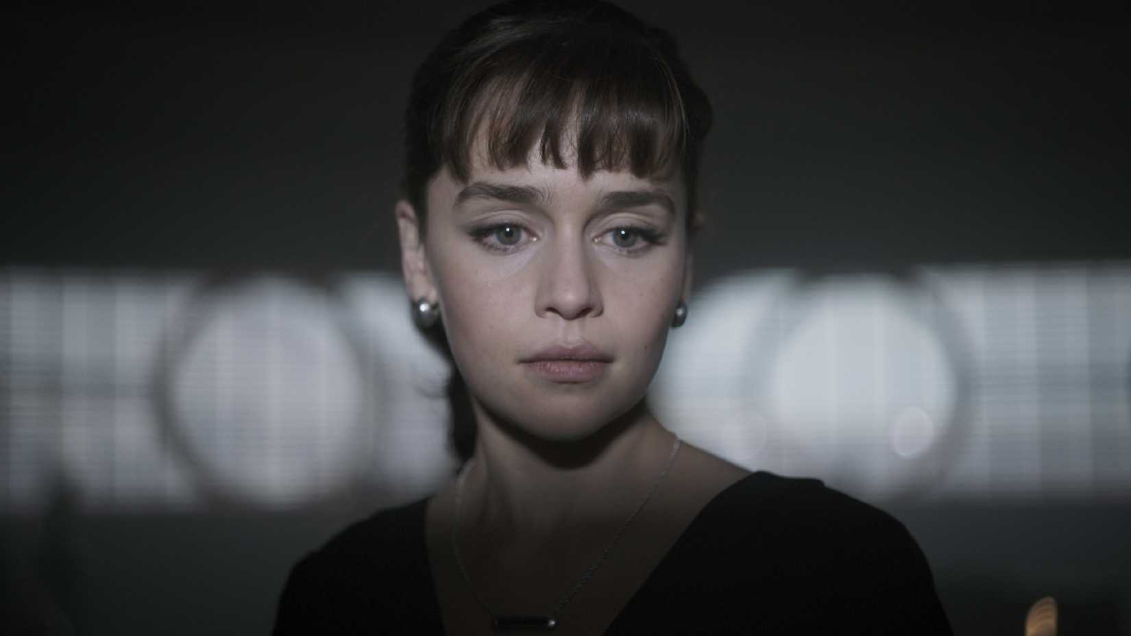 emilia clarke as qi ra in solo a star wars story