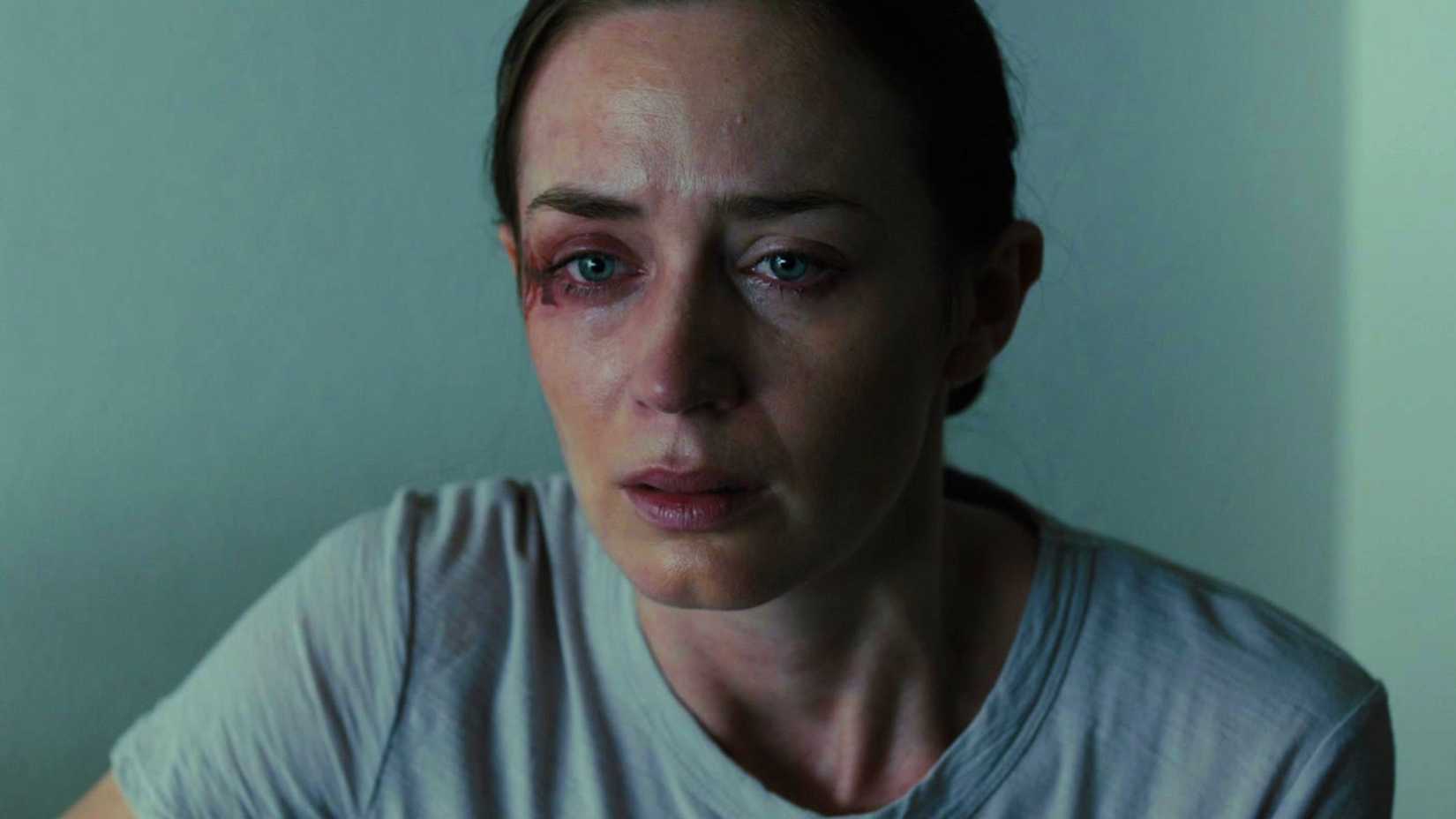 emily blunt has an eye injury in sicario