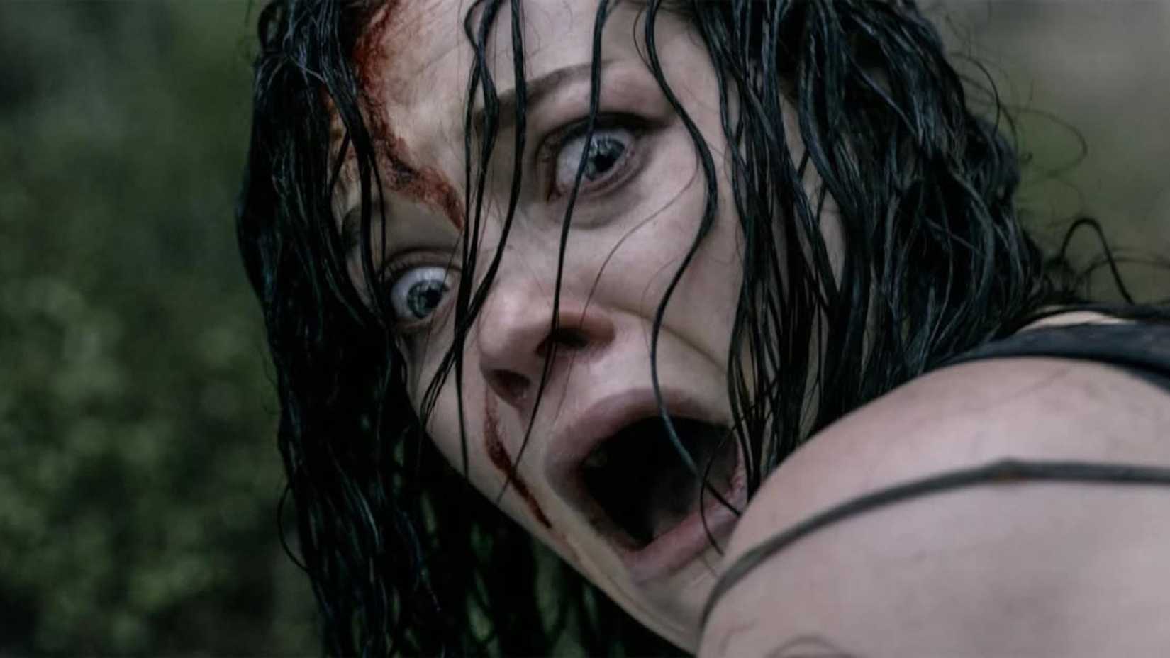Mia (Jane Levy) screams toward the camera in Evil Dead 2013