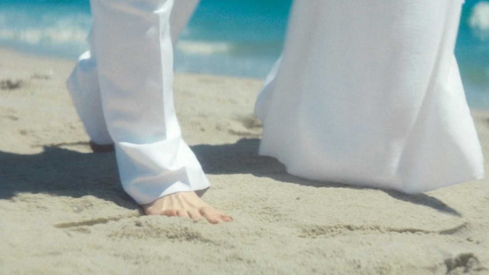 Fisk and Vanessa On Beach Daredevil Born Again Season 2, Episode 5