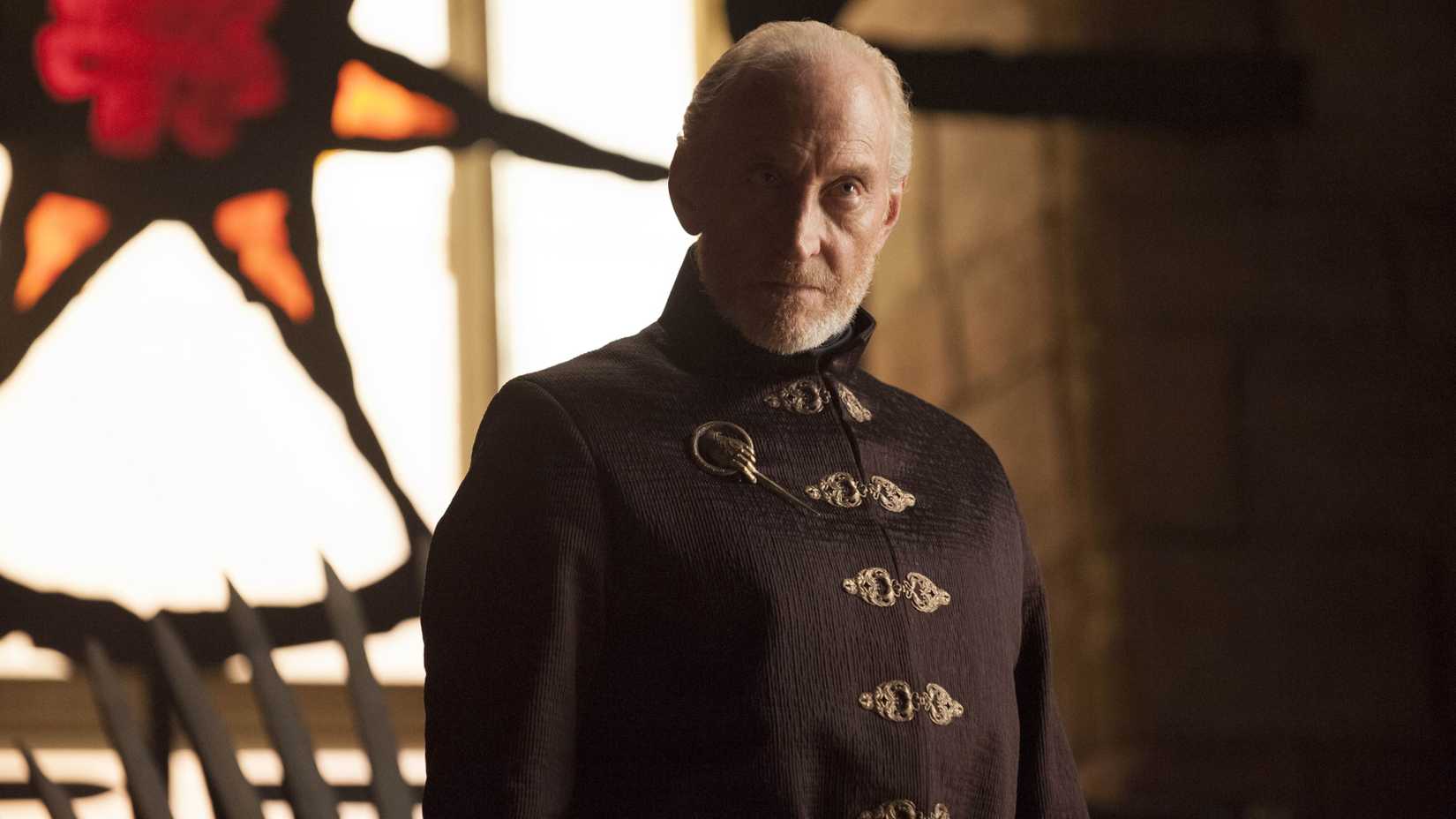Charles Dance como Tywin Lannister em Game of Thrones