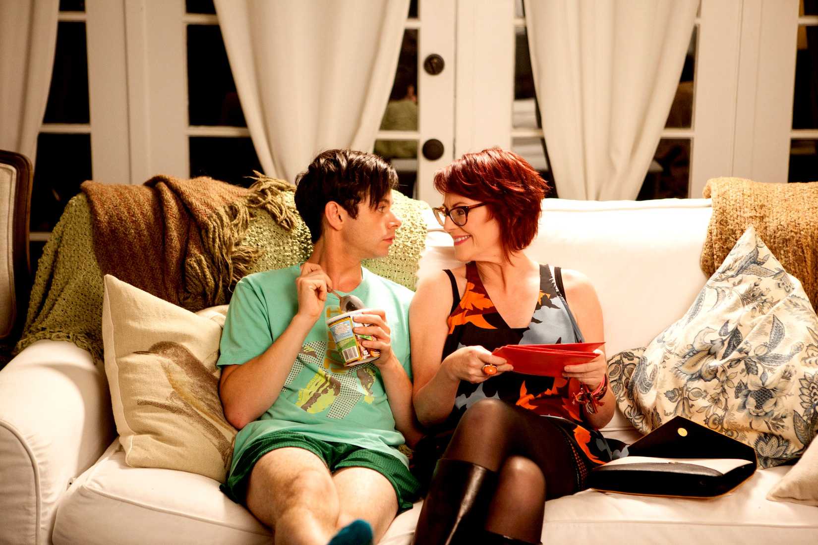 Paul Lacono e Megan Mullally em G.B.F.