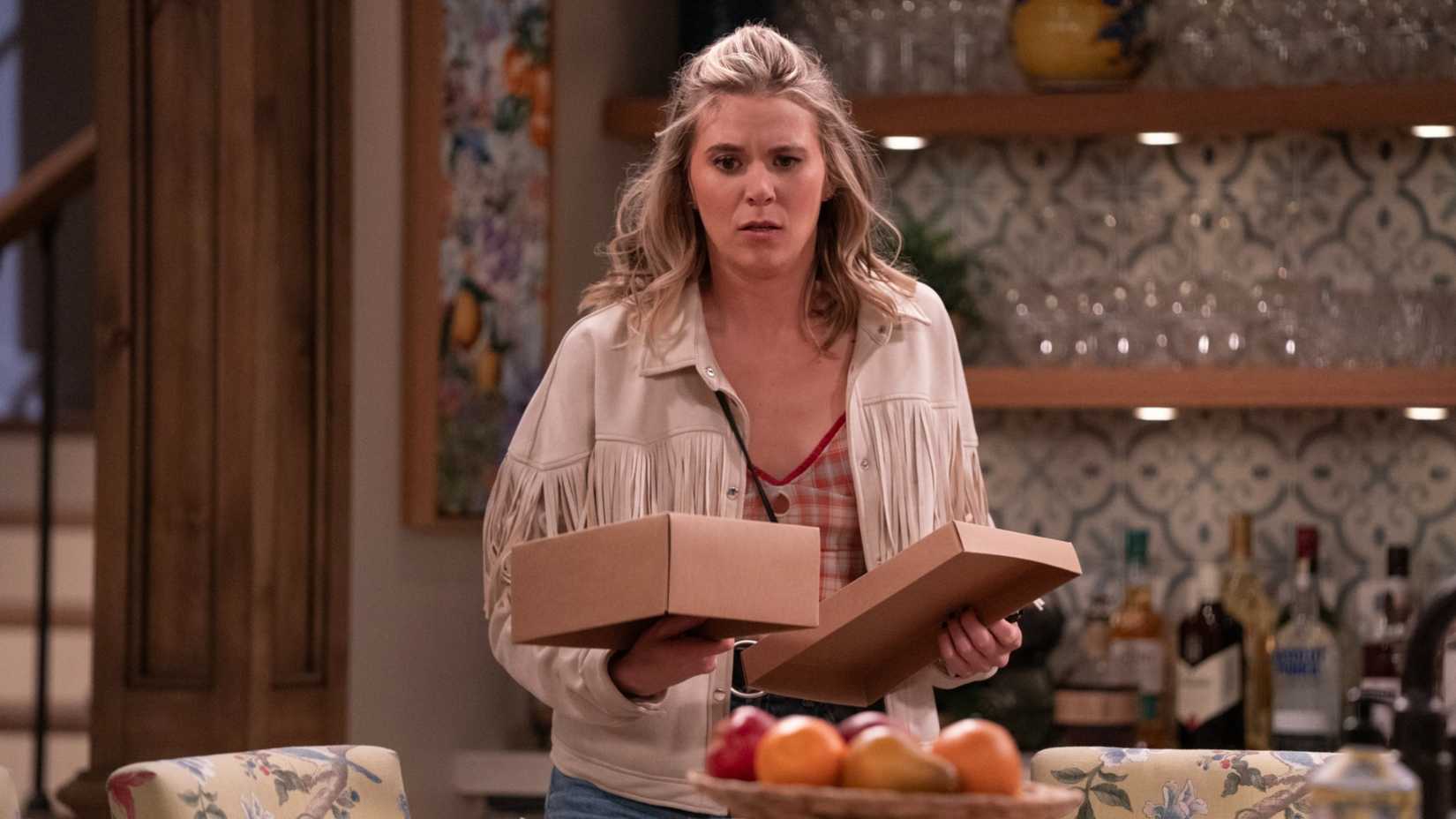 Hannah Pilkes as Josie in Leanne