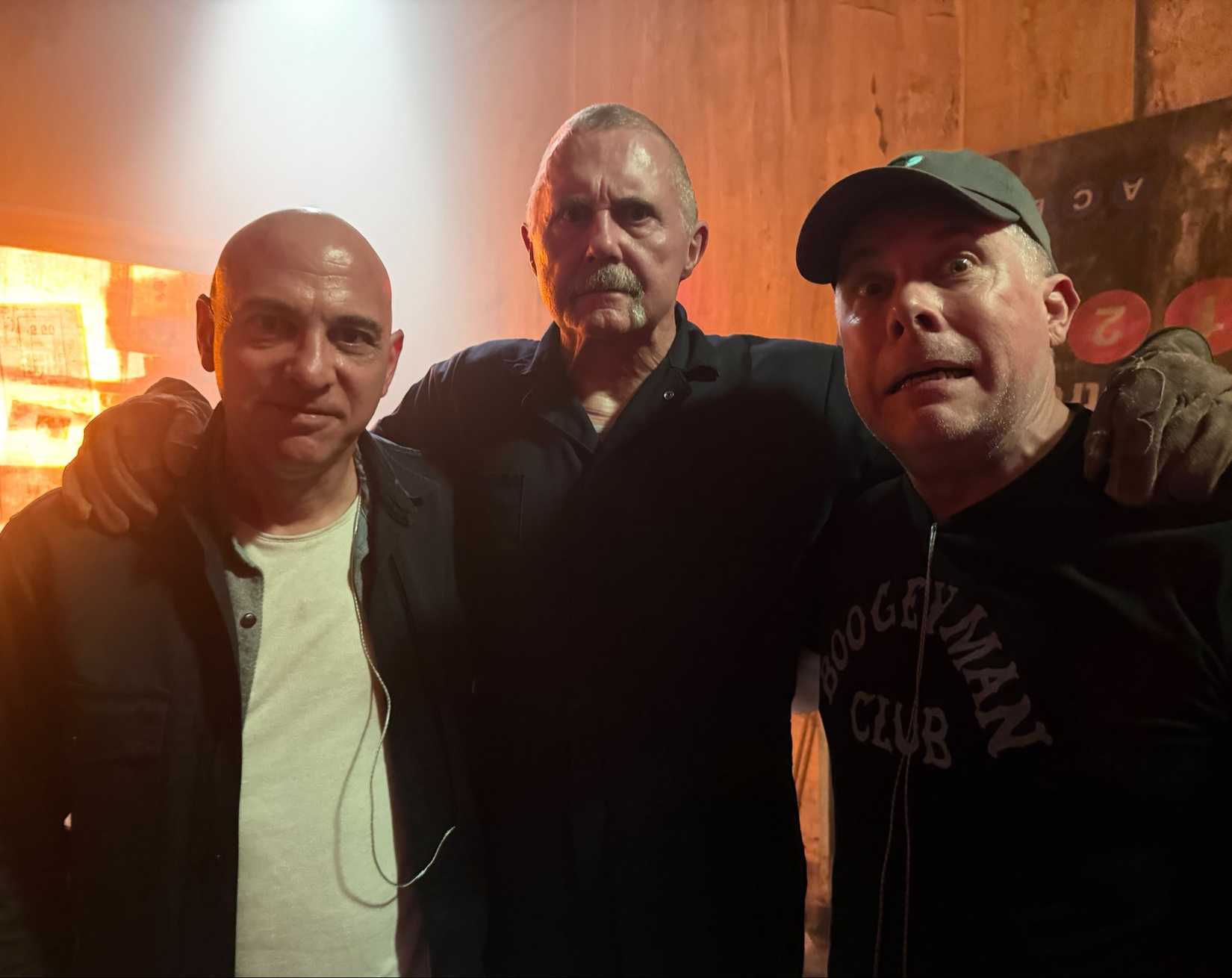 Scott Reynolds e Kane Hodder no set de Dexter: Resurrection temporada 2