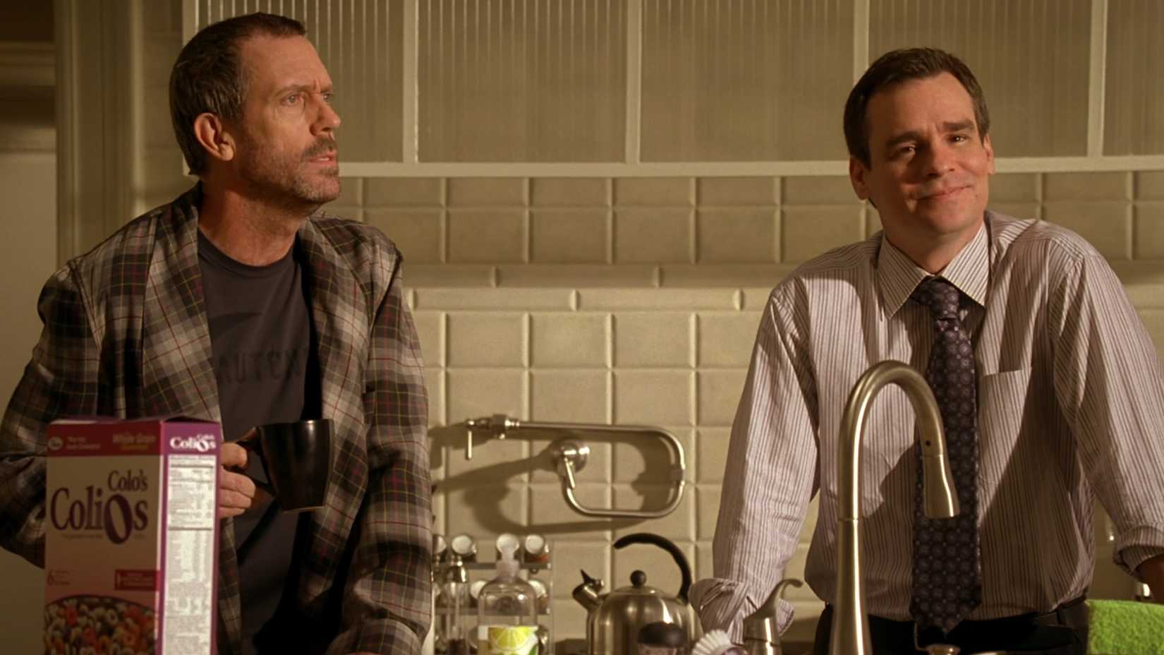 House e Wilson discutindo em seu apartamento.