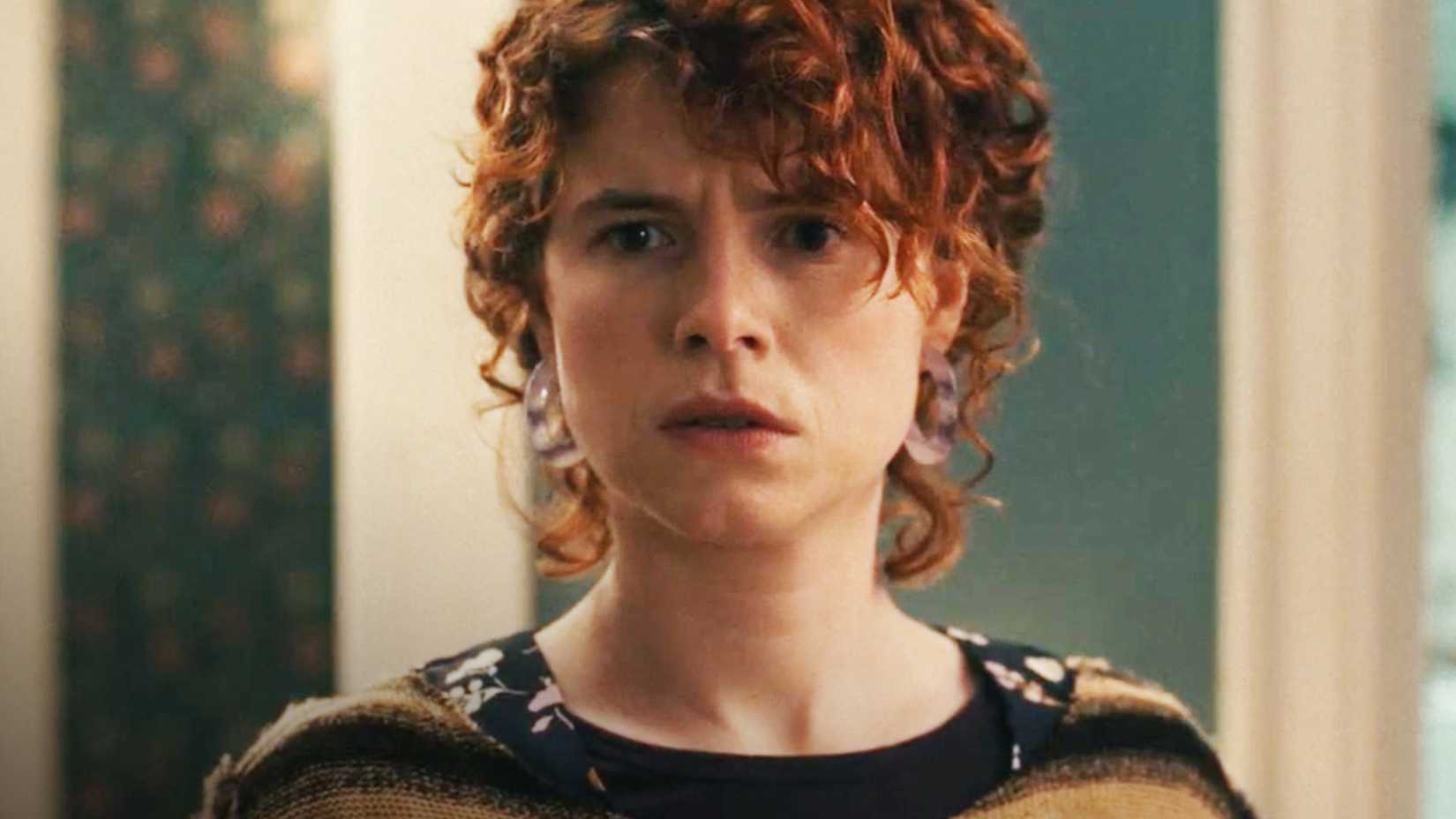 Lucy parece preocupada em Eu Penso em Acabar com Tudo