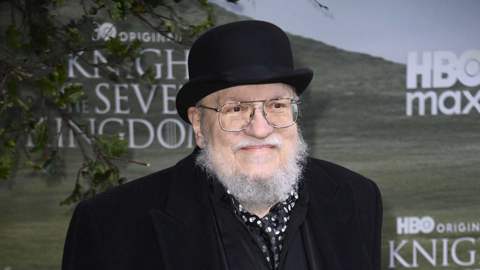George R.R. Martin sorrindo em evento de A Knight of the Seven Kingdoms