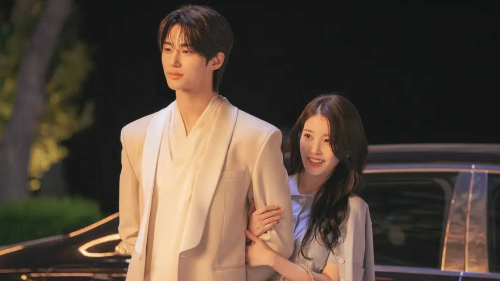 IU e Byeon Woo-seok se abraçando em Perfect Crown