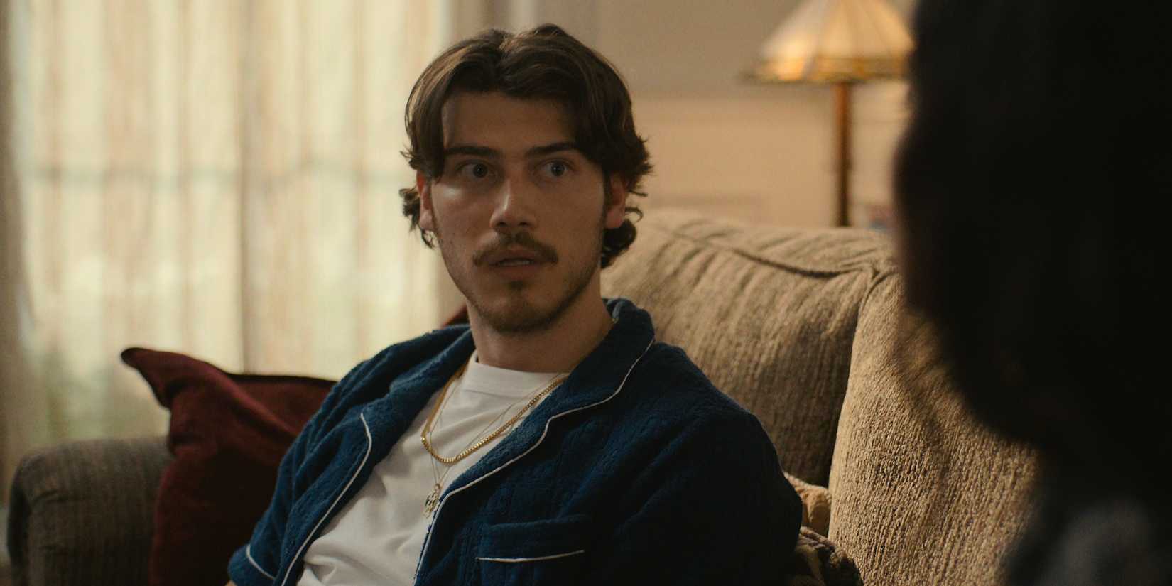 jack innanen as max in episode 104 of big mistakes