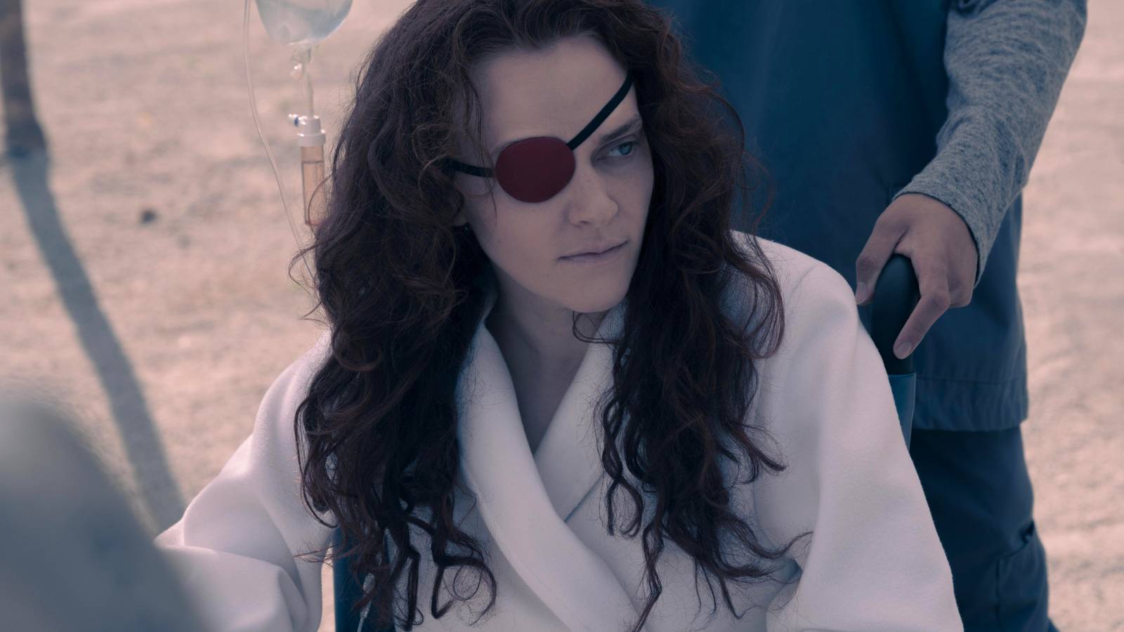 Hulu's Emmy-Winning Dystopian Series Peaked In Season 1 & Still Hasn't Recovered 9 Years Later