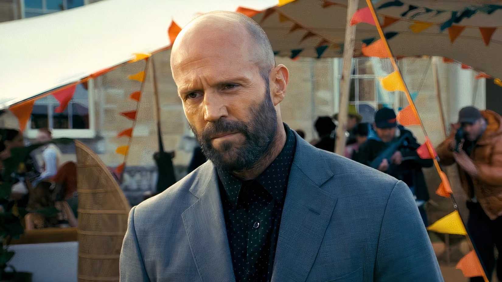 Jason Statham em cena de The Beekeeper
