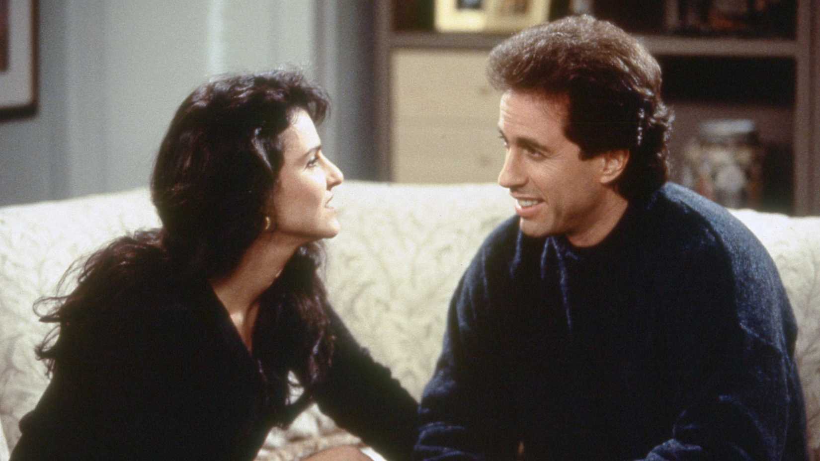 Jerry com uma expressão preocupada com sua namorada em Seinfeld: A Troca.