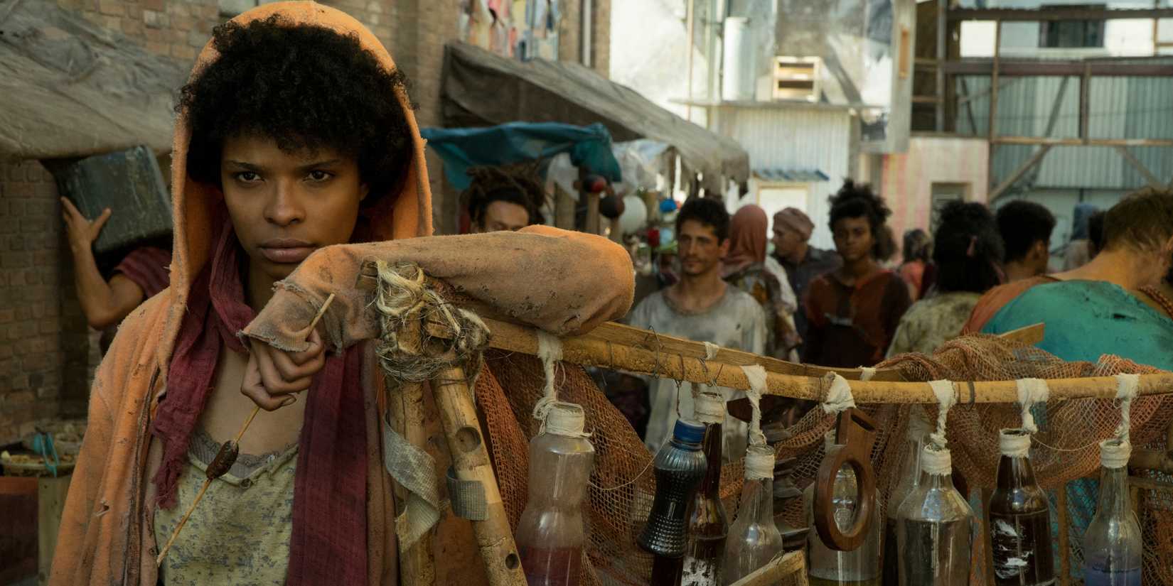 Joana in a dystopian market in 3 Percent on Netflix