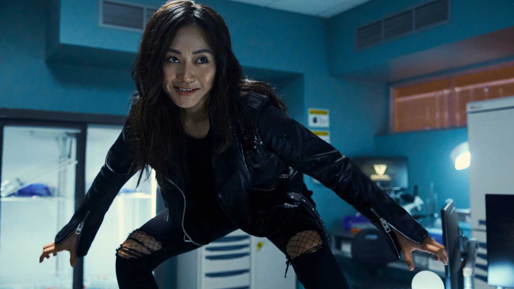 Karen Fukuhara como Kimiko sorrindo em The Boys