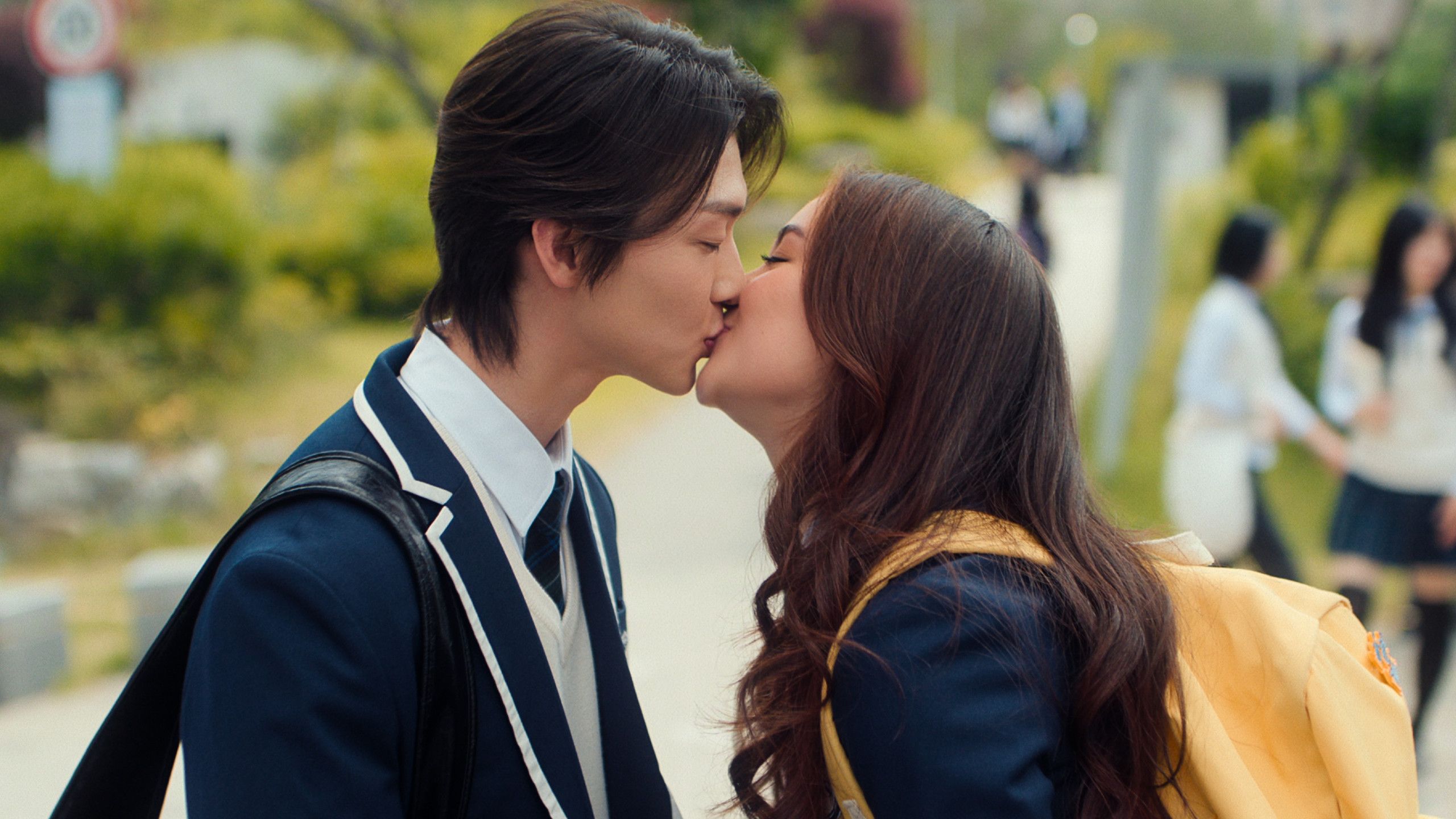 9 Most Bingeable Young Adult Romance Shows On Streaming