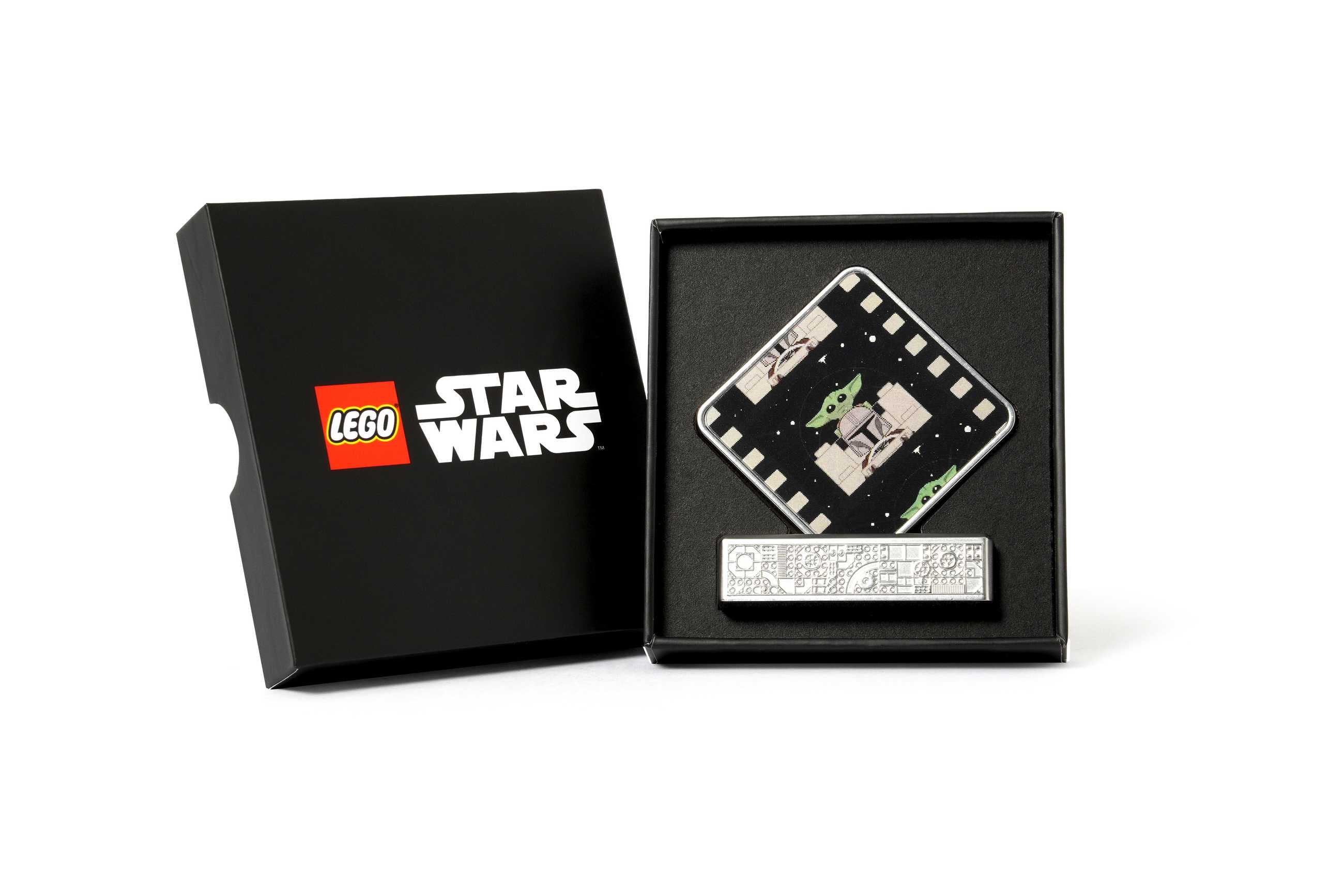 LEGO Star War The Mandalorian and Grogu Display (5010320) as a Gift with Purchase Box