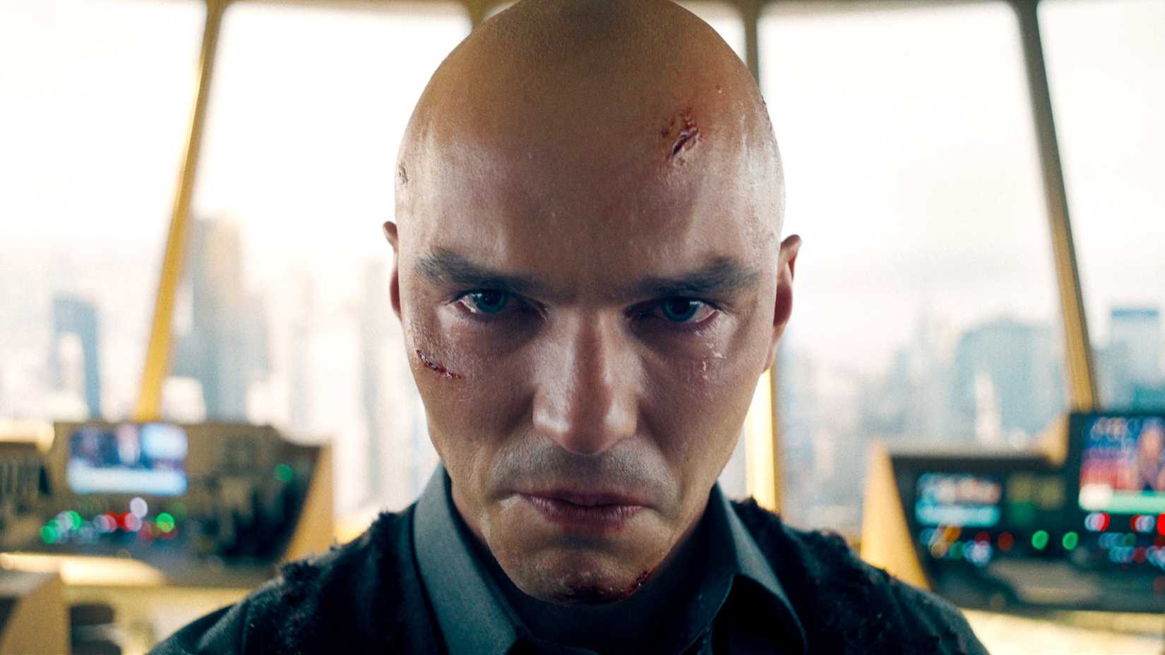 Nicholas Hoult como Lex Luthor em cena de Superman