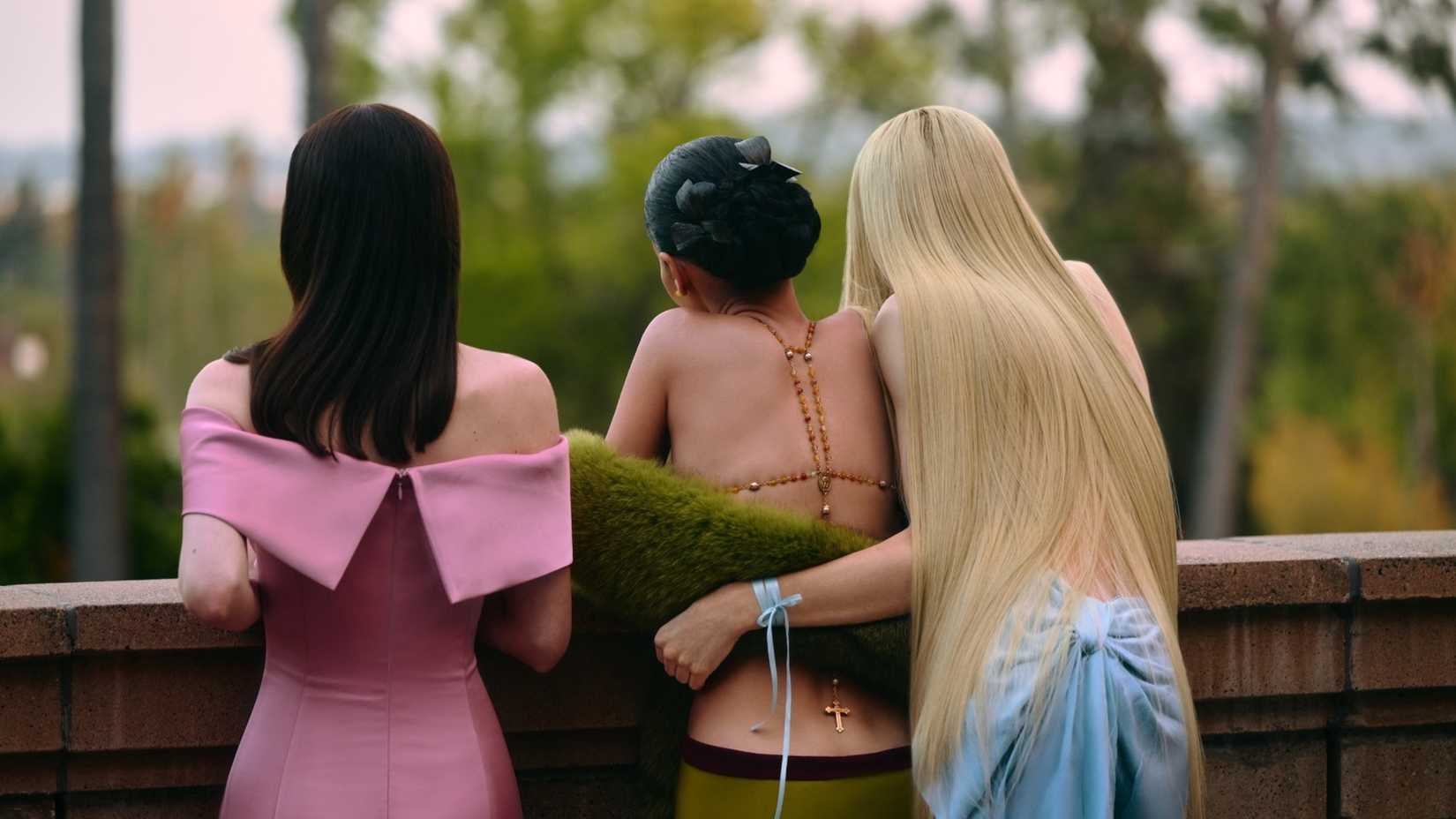 Lexi (Maude Apatow), Maddy (Alexa Demie), and Jules (Hunter Schafer) in Euphoria season 3-1