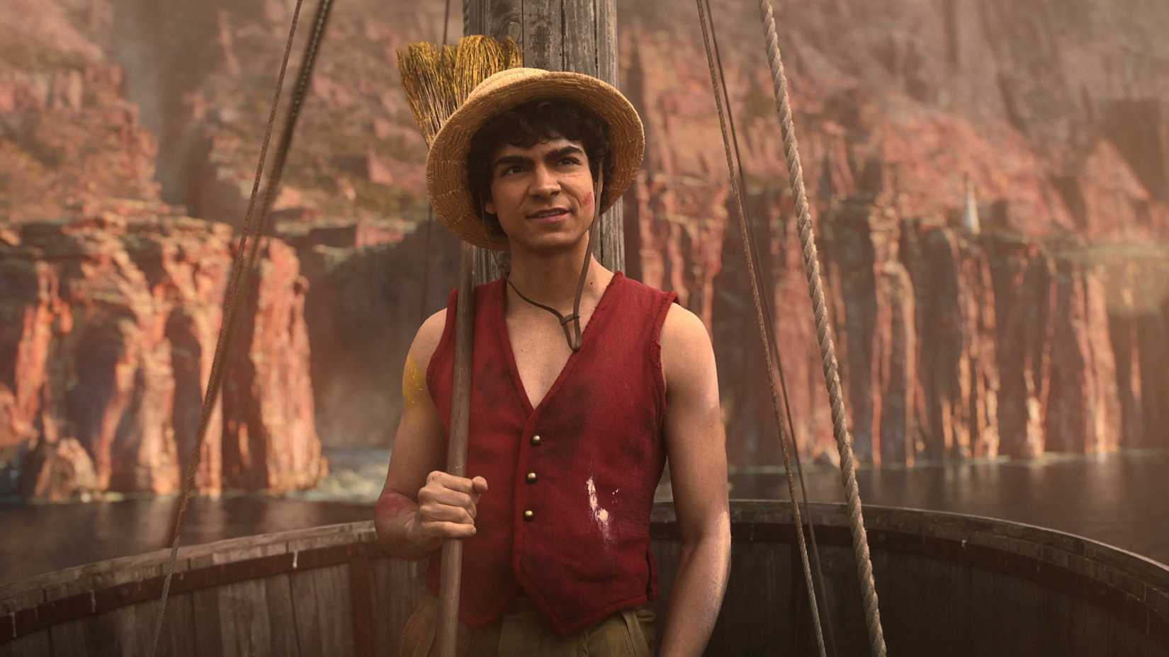 Luffy no Going Merry segurando uma vassoura e sorrindo em One Piece temporada 2