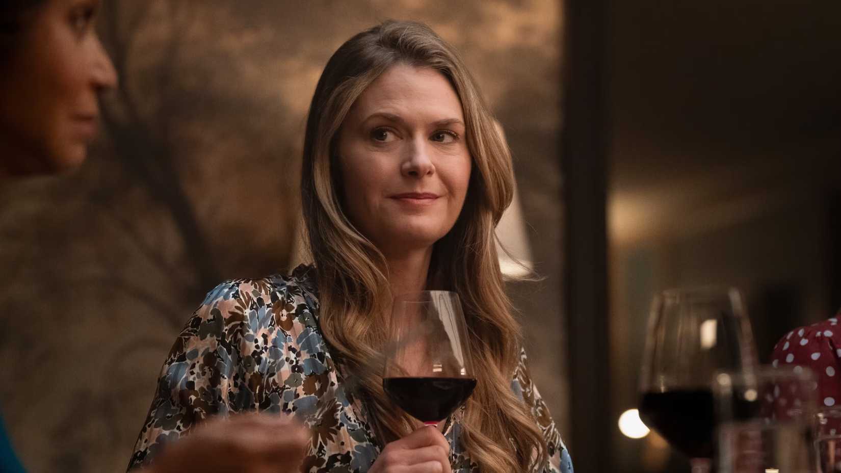 Maggie Lawson como Sarah em Boston Blue