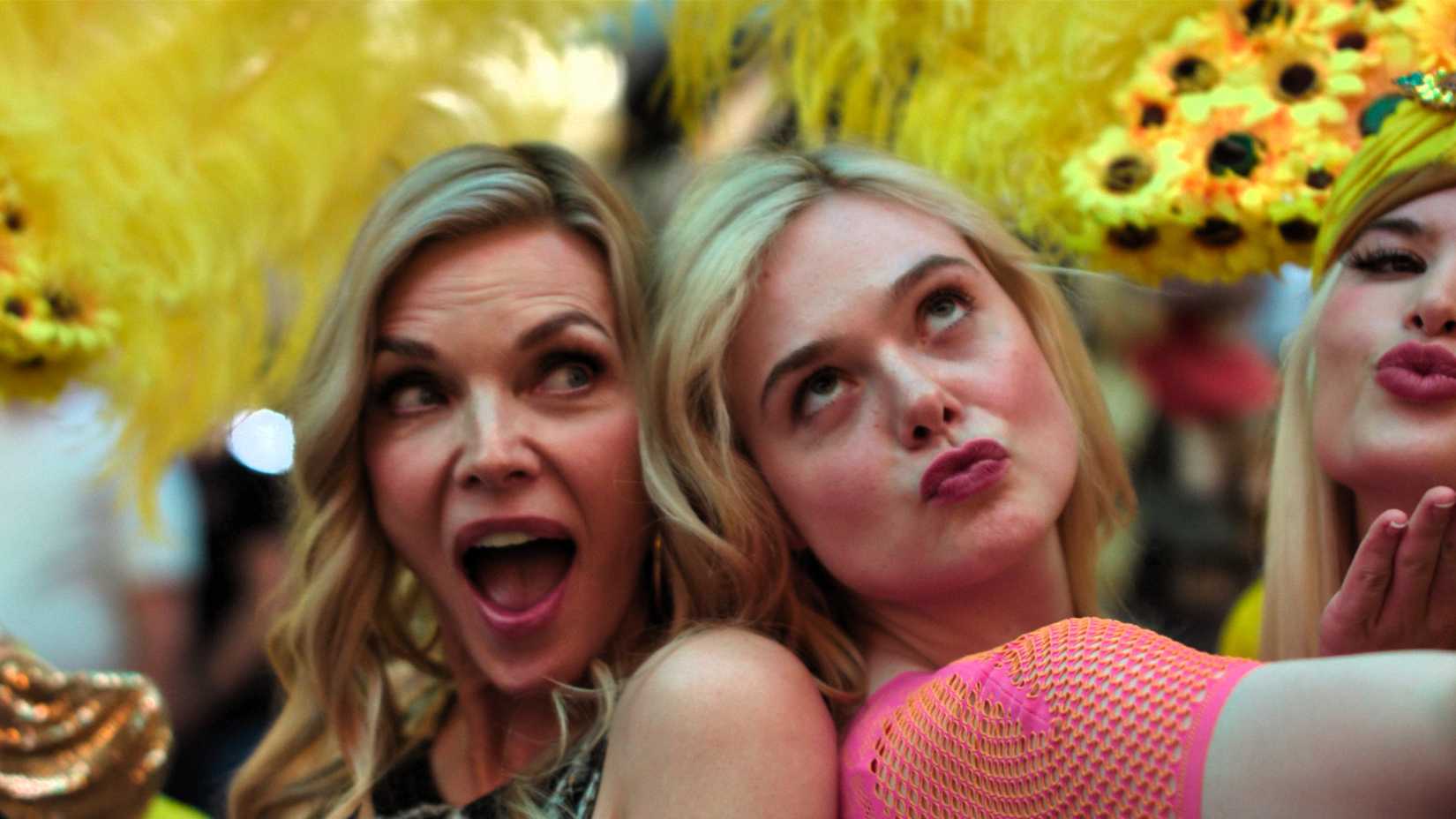 Margo e Shyanne em cena de Margo's Got Money Troubles