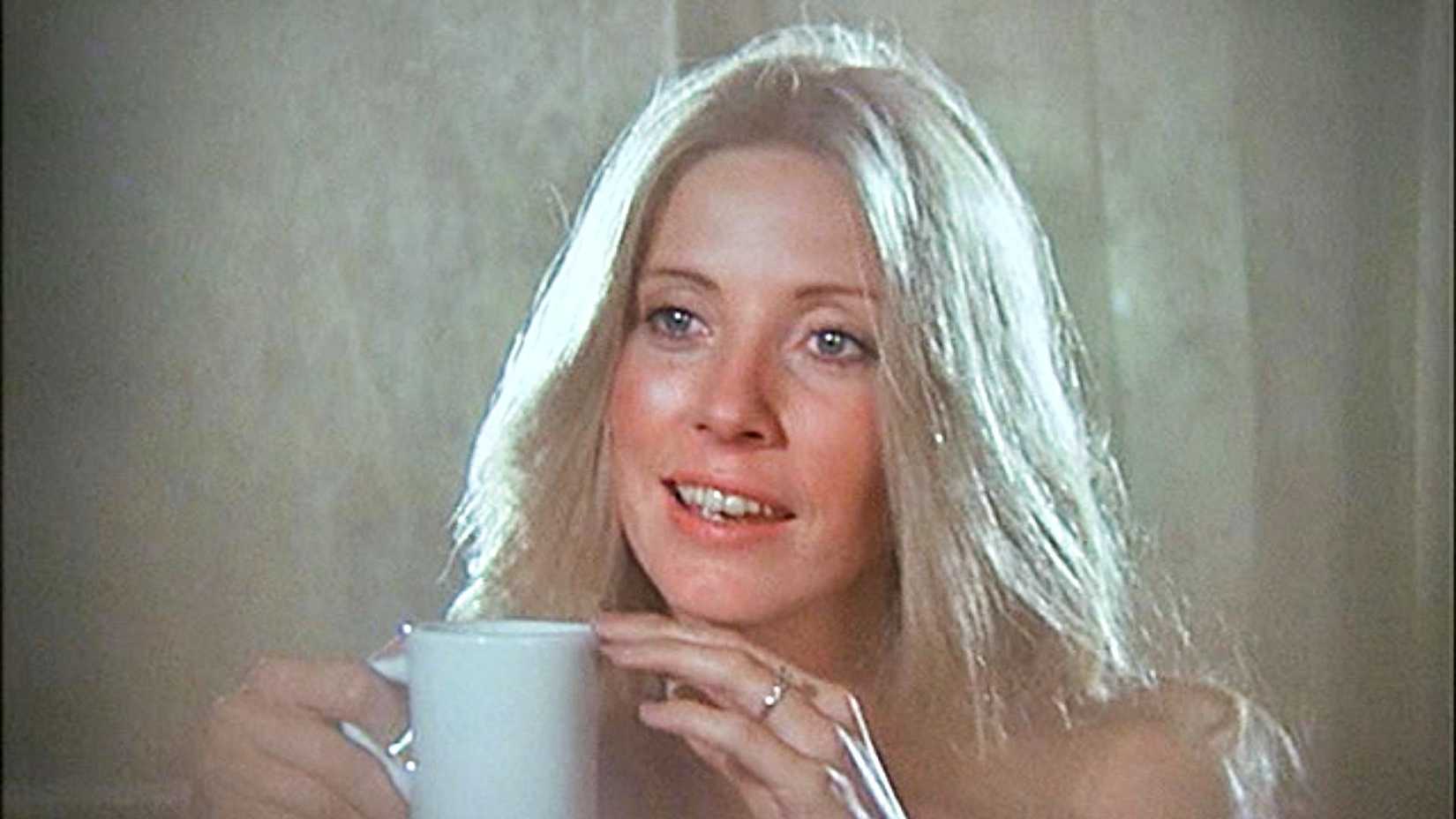 Karen Philipp em uma cena de M*A*S*H