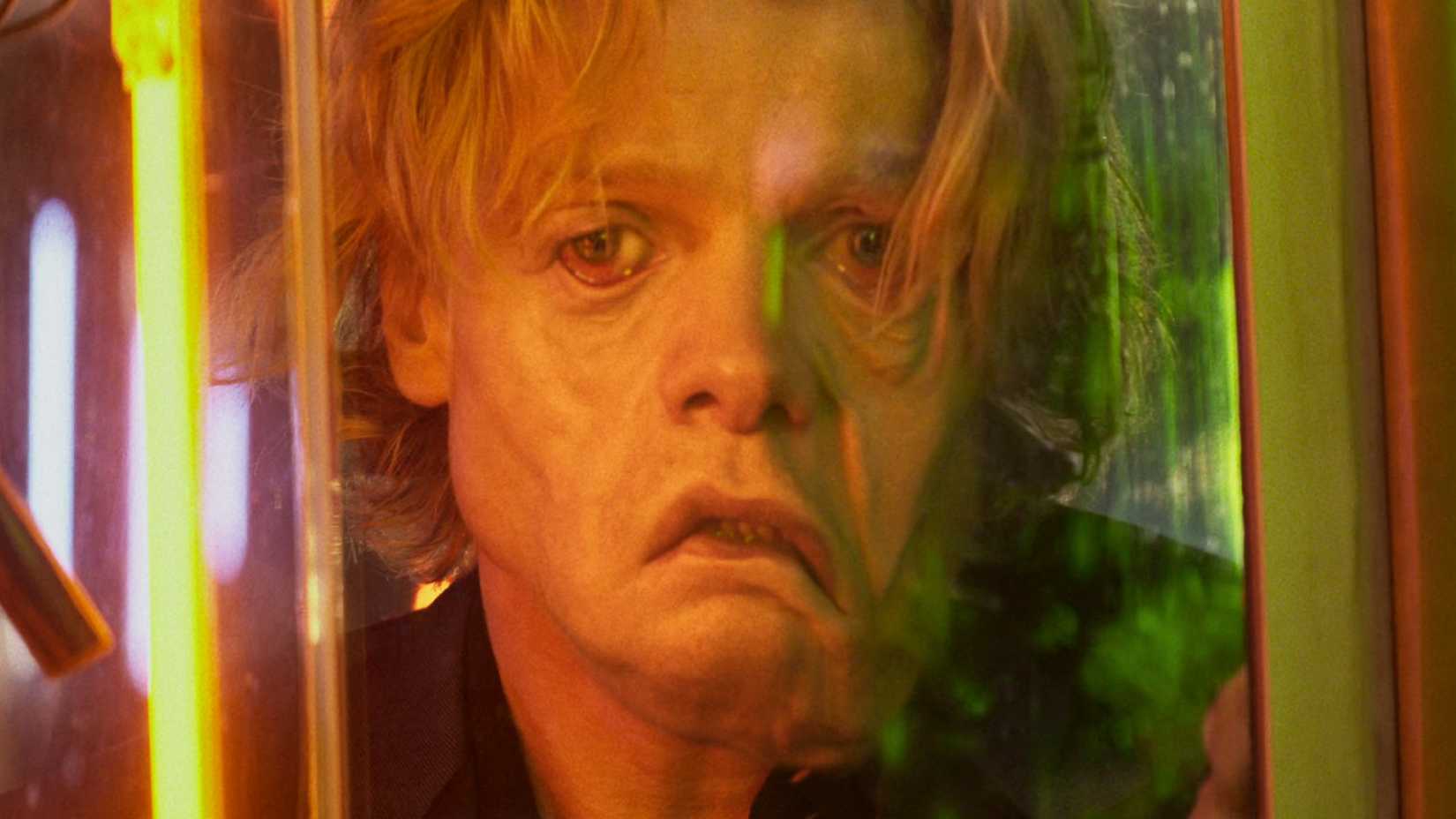 Matt Hagen com o rosto derretendo em Clayface