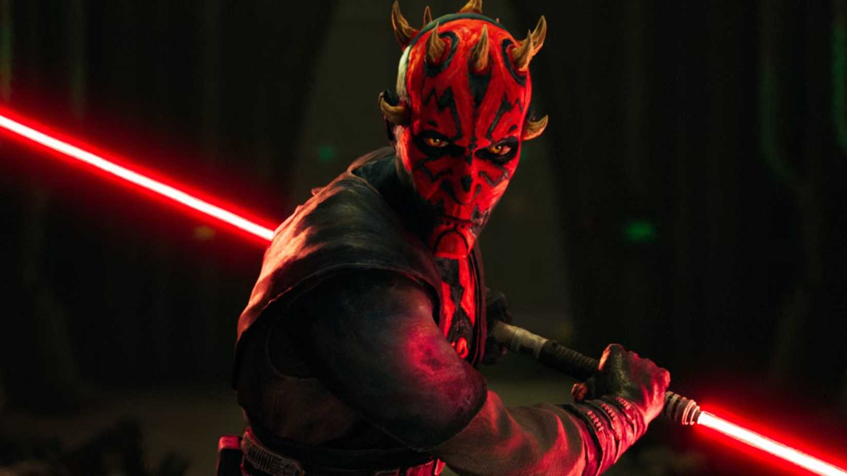 Maul using his dual-bladed lightsaber in Maul Shadow Lord
