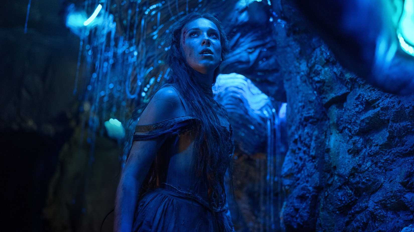 Millie Bobby Brown como Elodie em Donzela