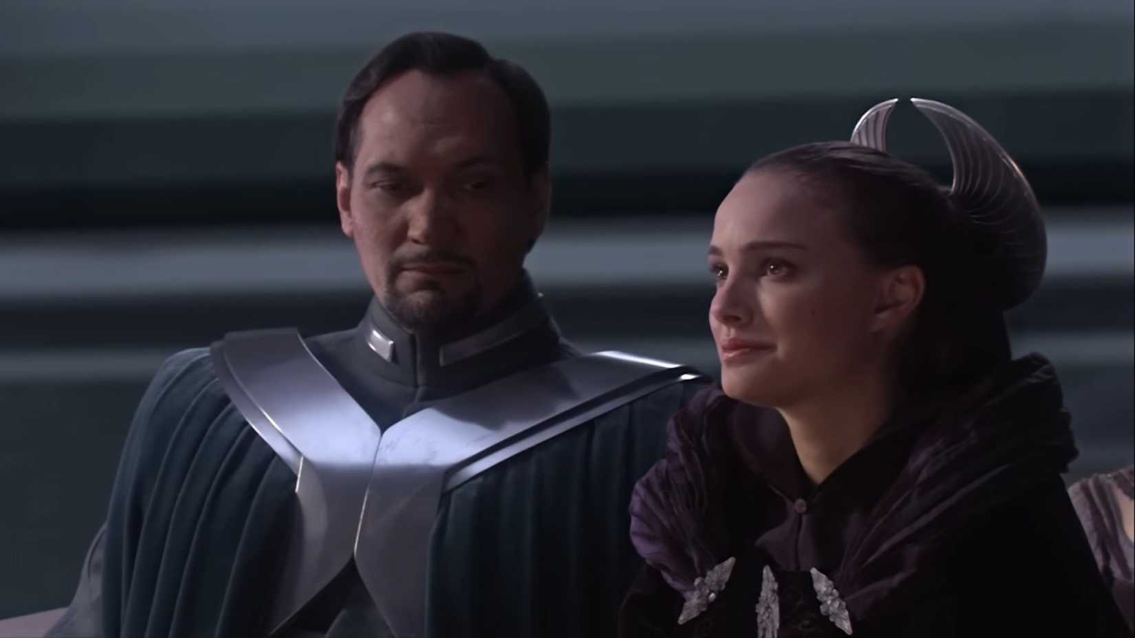Natalie Portman as Padmé Amidala at the Senate meeting in Star Wars Episode III - Revenge of the Sith