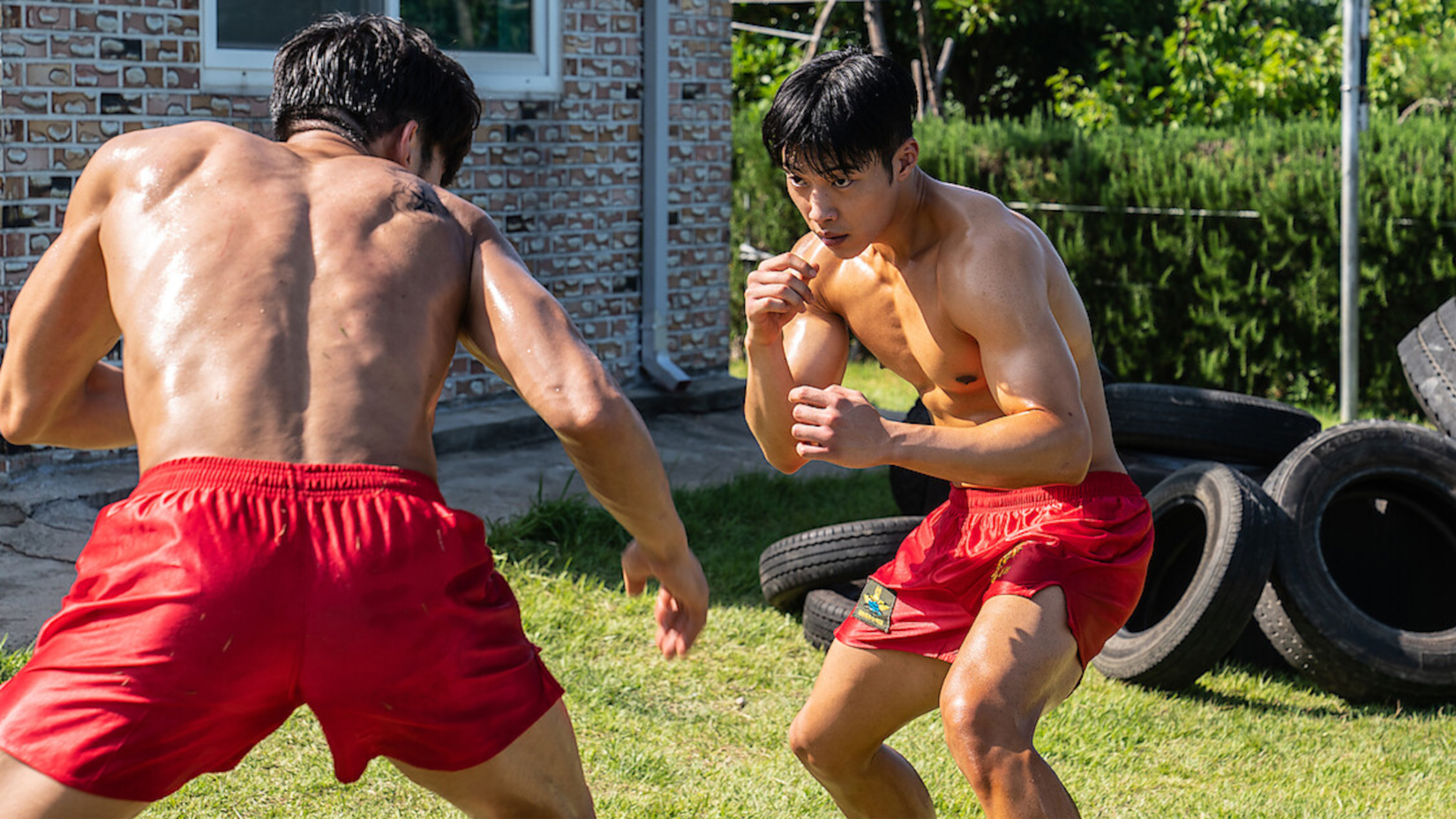 Netflix action thriller bromance Bloodhounds season 1 training