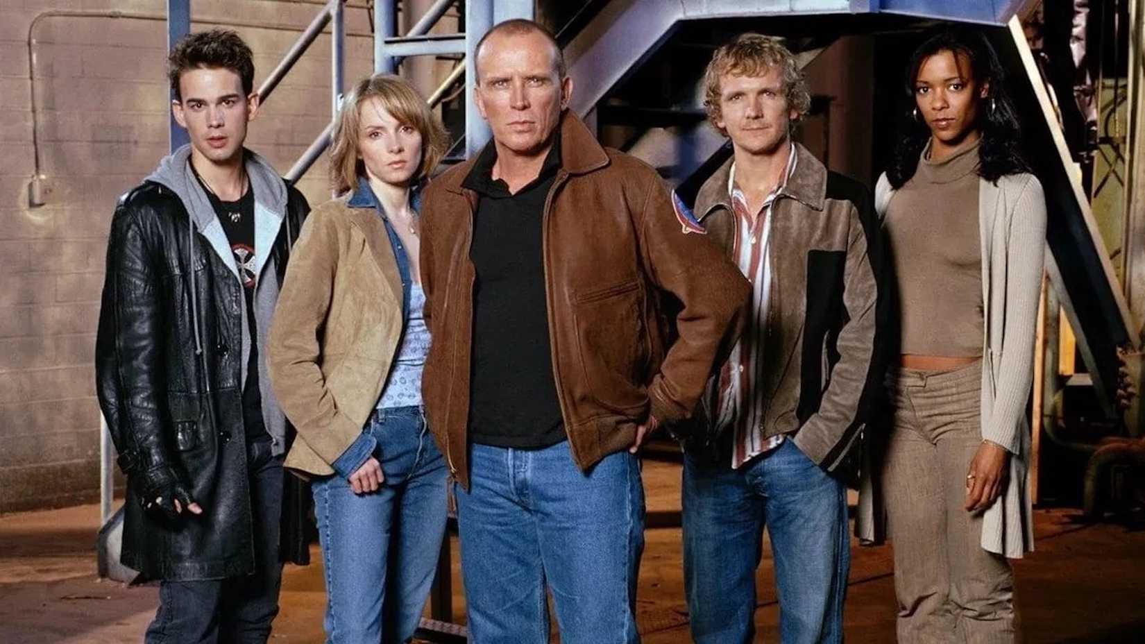 11 TV Shows We Thought Would Be The Next Star Trek 5 The crew of Odyssey 5.