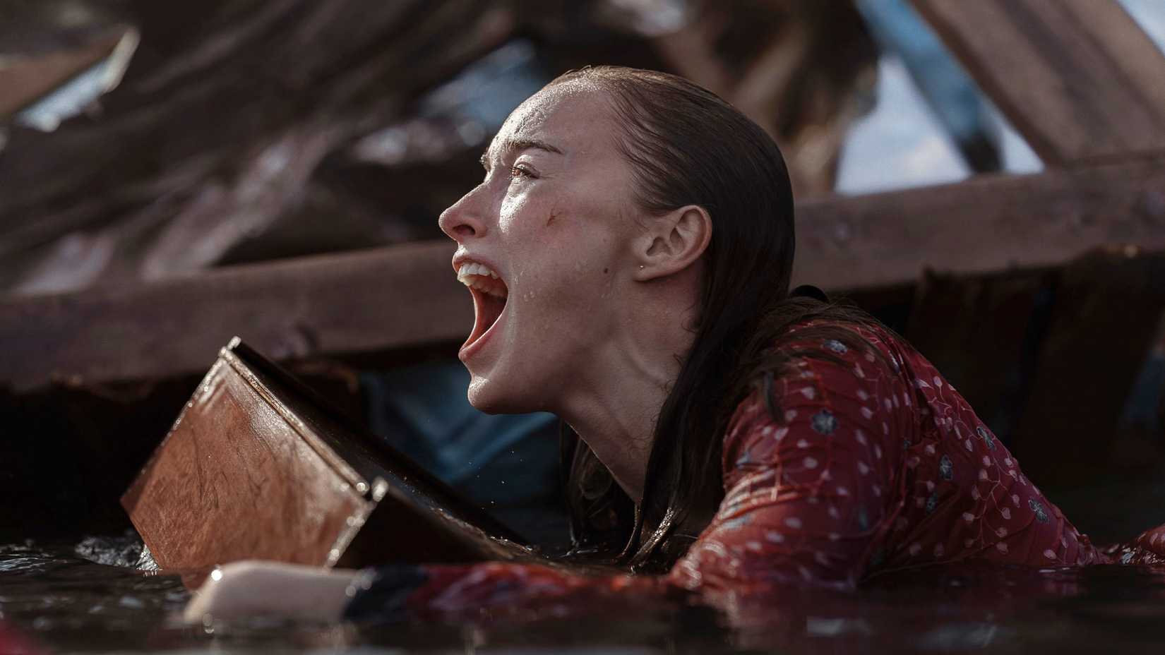 Phoebe Dynevor em cena de Thrash