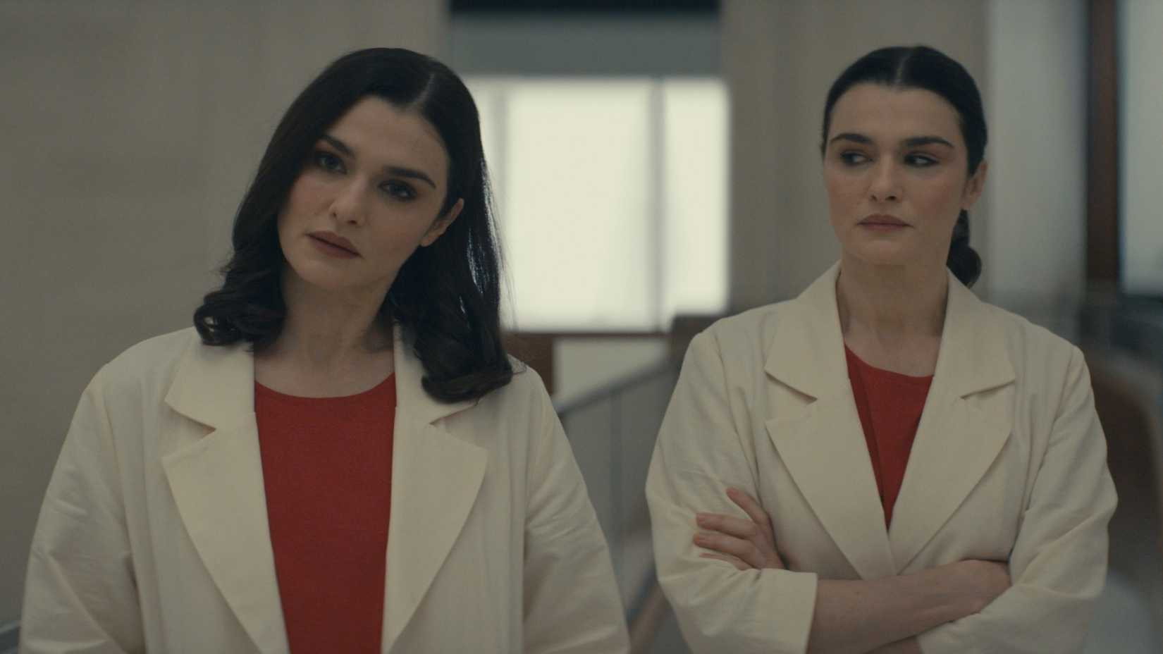 Rachel Weisz como as gêmeas Mantle em Dead Ringers