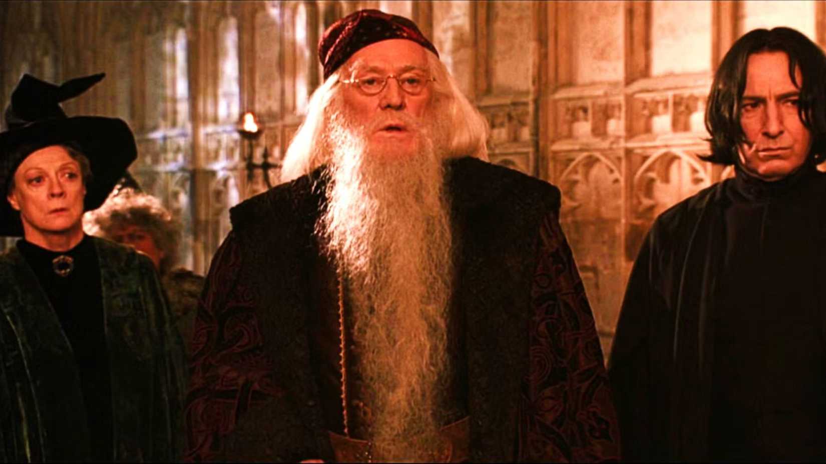 Richard Harris como Albus Dumbledore, Maggie Smith como Minerva McGonagall e Alan Rickman como Severus Snape em Harry Potter e a Câmara Secreta