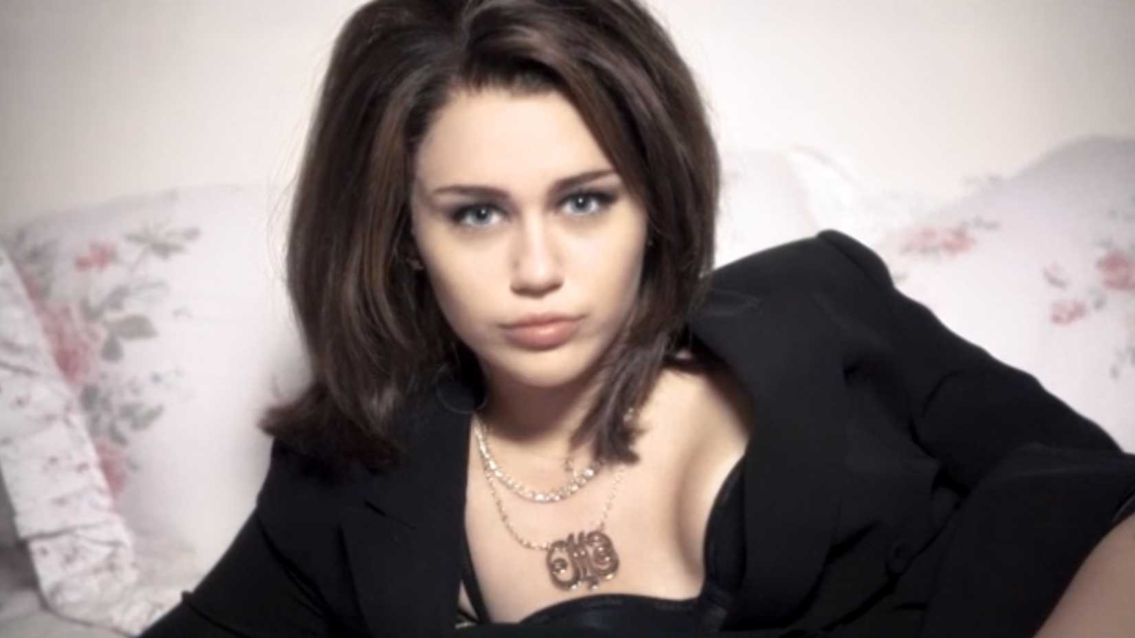Miley Cyrus wears brown wig in SNL music video