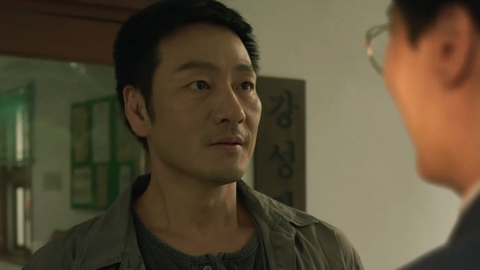 Kang Tae-joo em cena de The Scarecrow