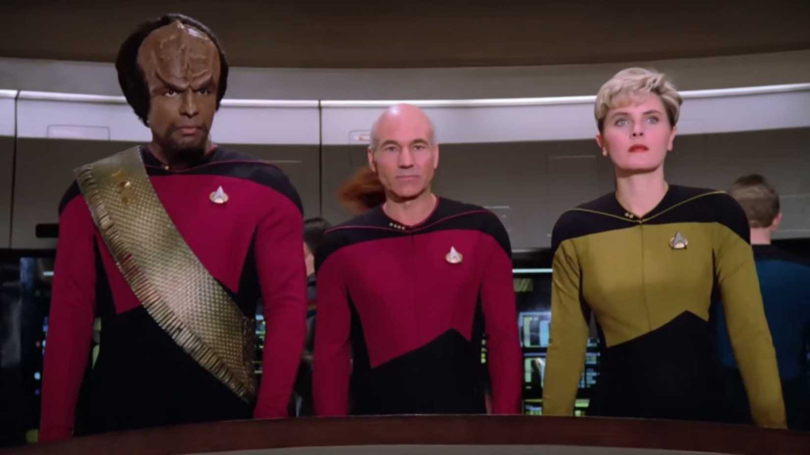 Worf, Picard e Yar na ponte da Enterprise em Star Trek: The Next Generation