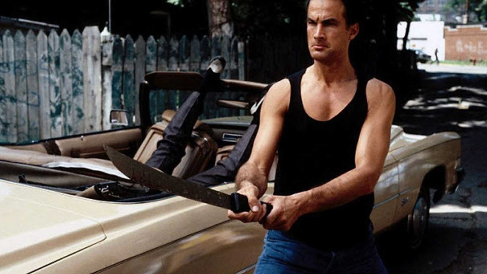 Steven Seagal com um facão em Nico