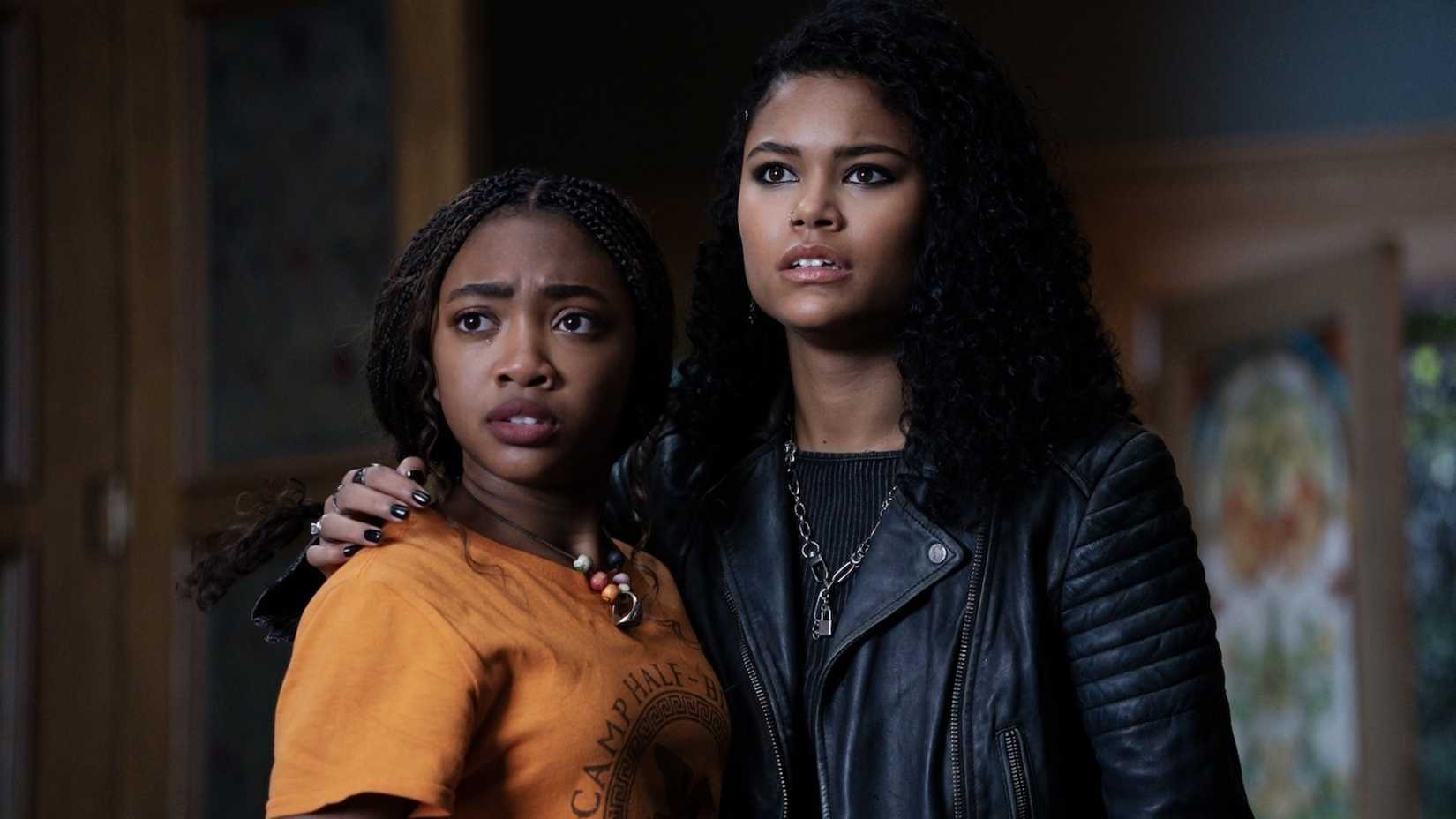 Thalia e Annabeth em Percy Jackson e os Olimpianos