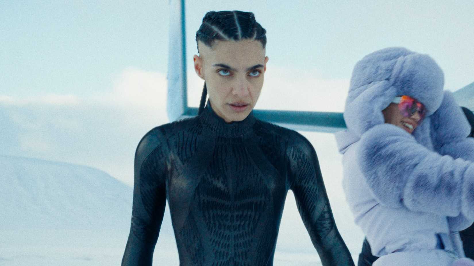 Mar&iacute;a Gabriela de Far&iacute;a as The Engineer in Superman