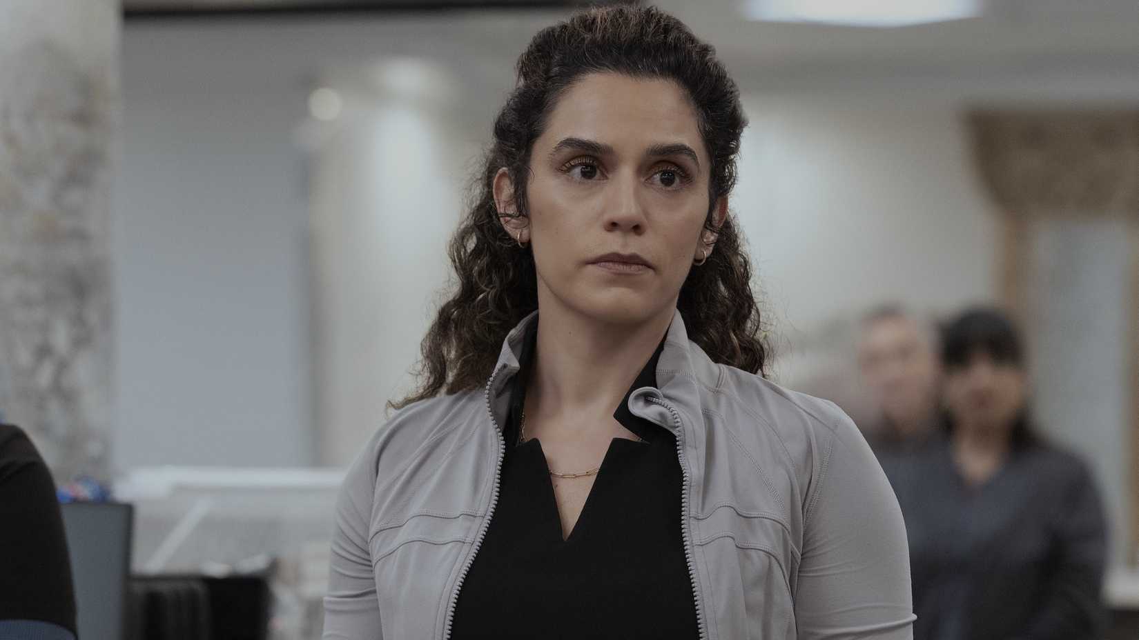 Dra. Baran Al-Hashimi (Sepideh Moafi) em The Pitt temporada 2, episódio 13