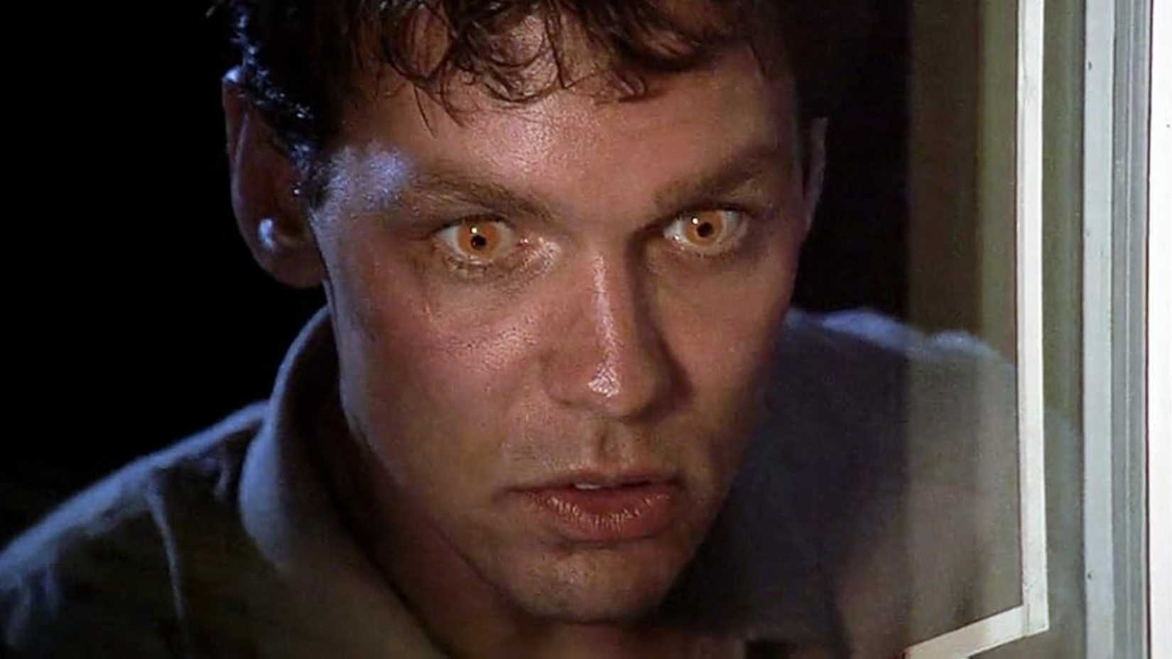 10 Best Episodes From The X-Files Season 1, Ranked 4 Tooms looks through a window in The X-Files