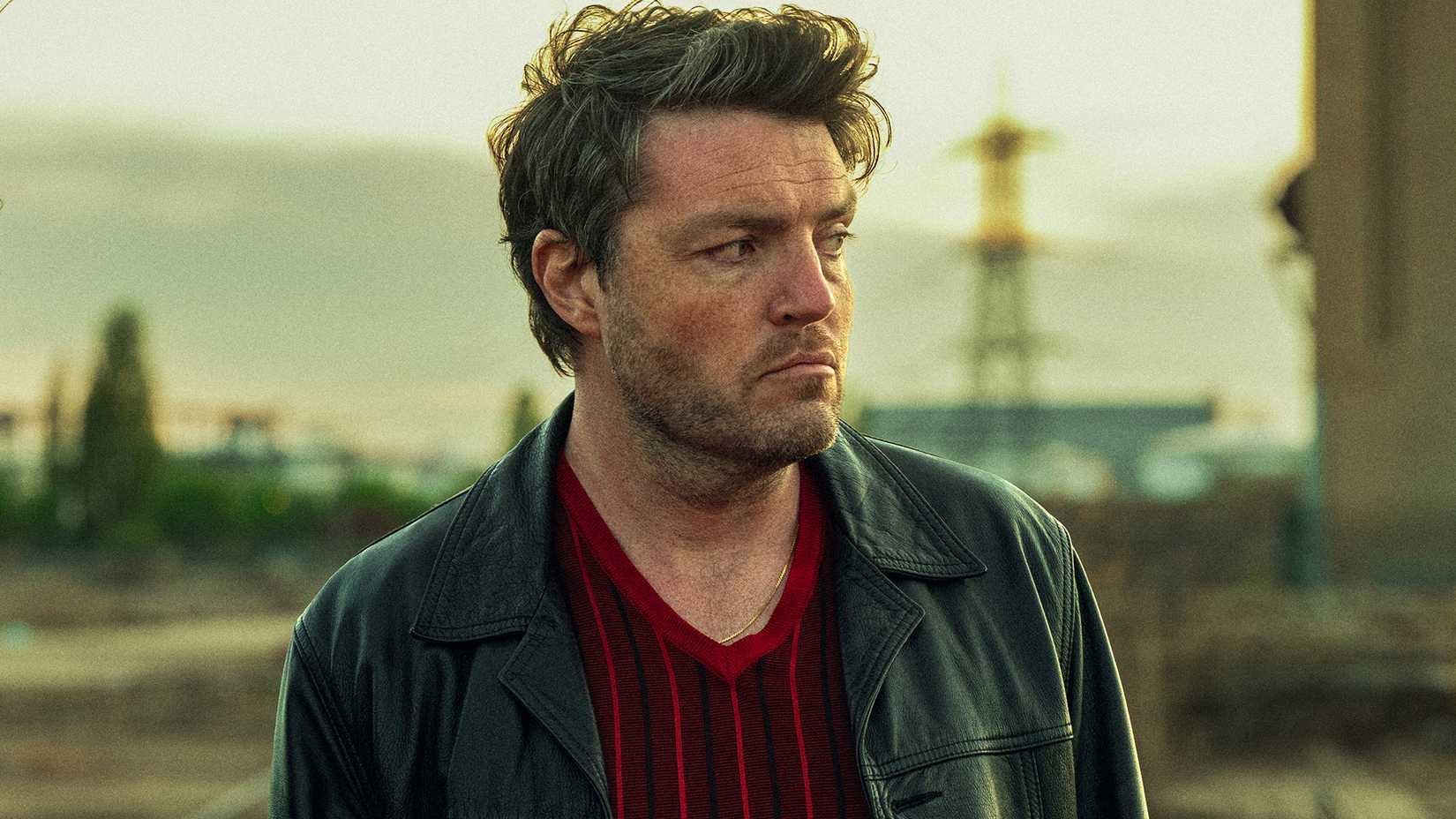 tom burke as guy in legends on netflix