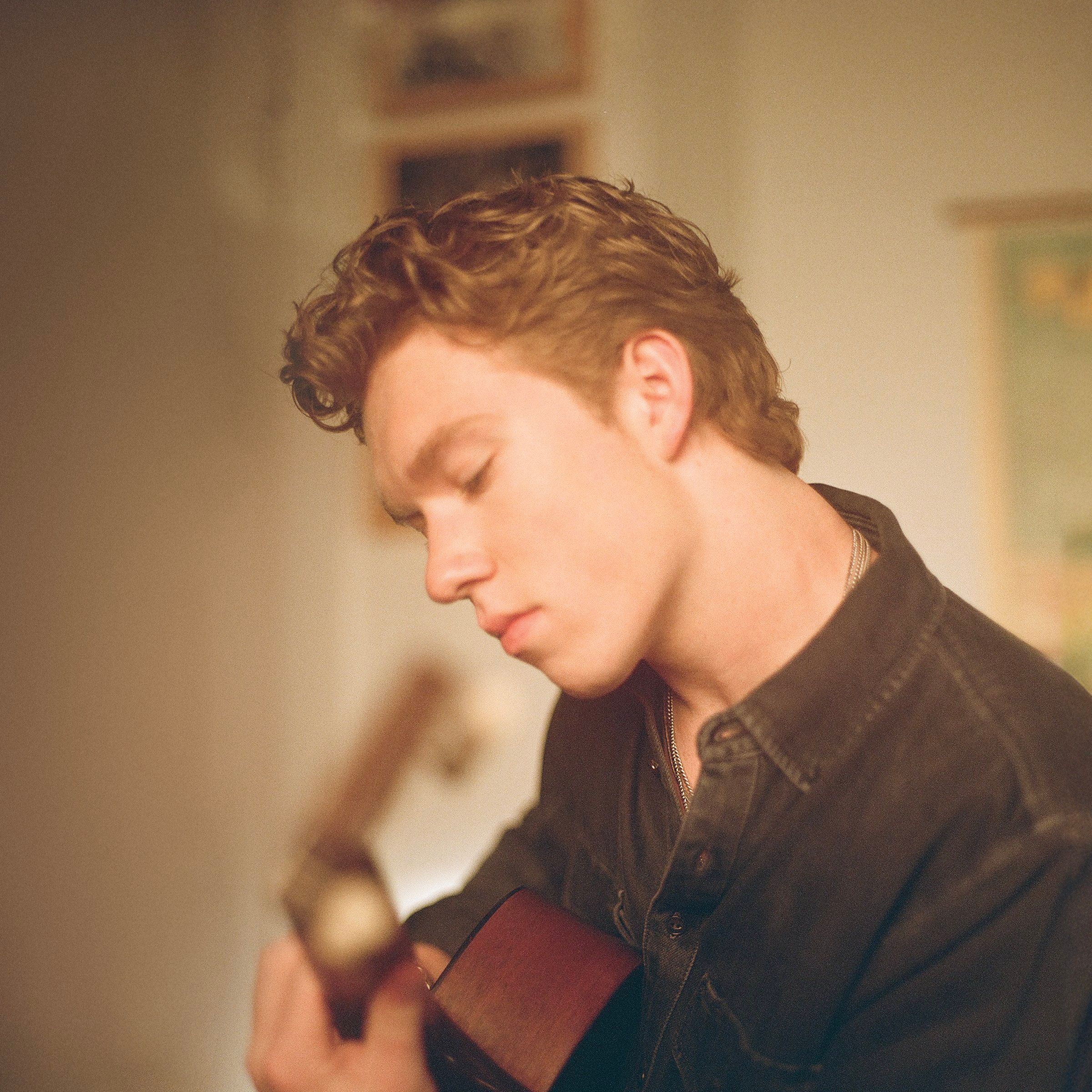 Ty Myers plays guitar