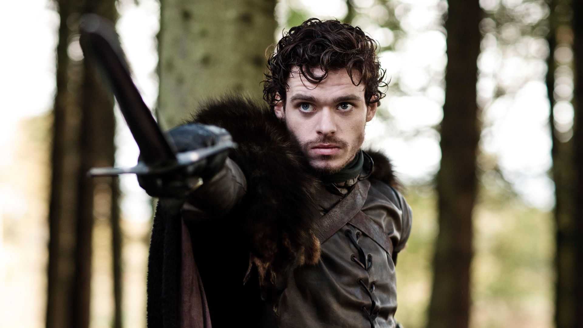 Robb Stark pointing a sword
