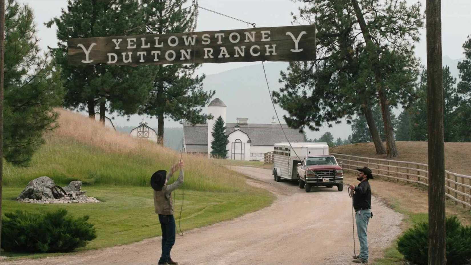 Sinal do Yellowstone Dutton Ranch sendo removido