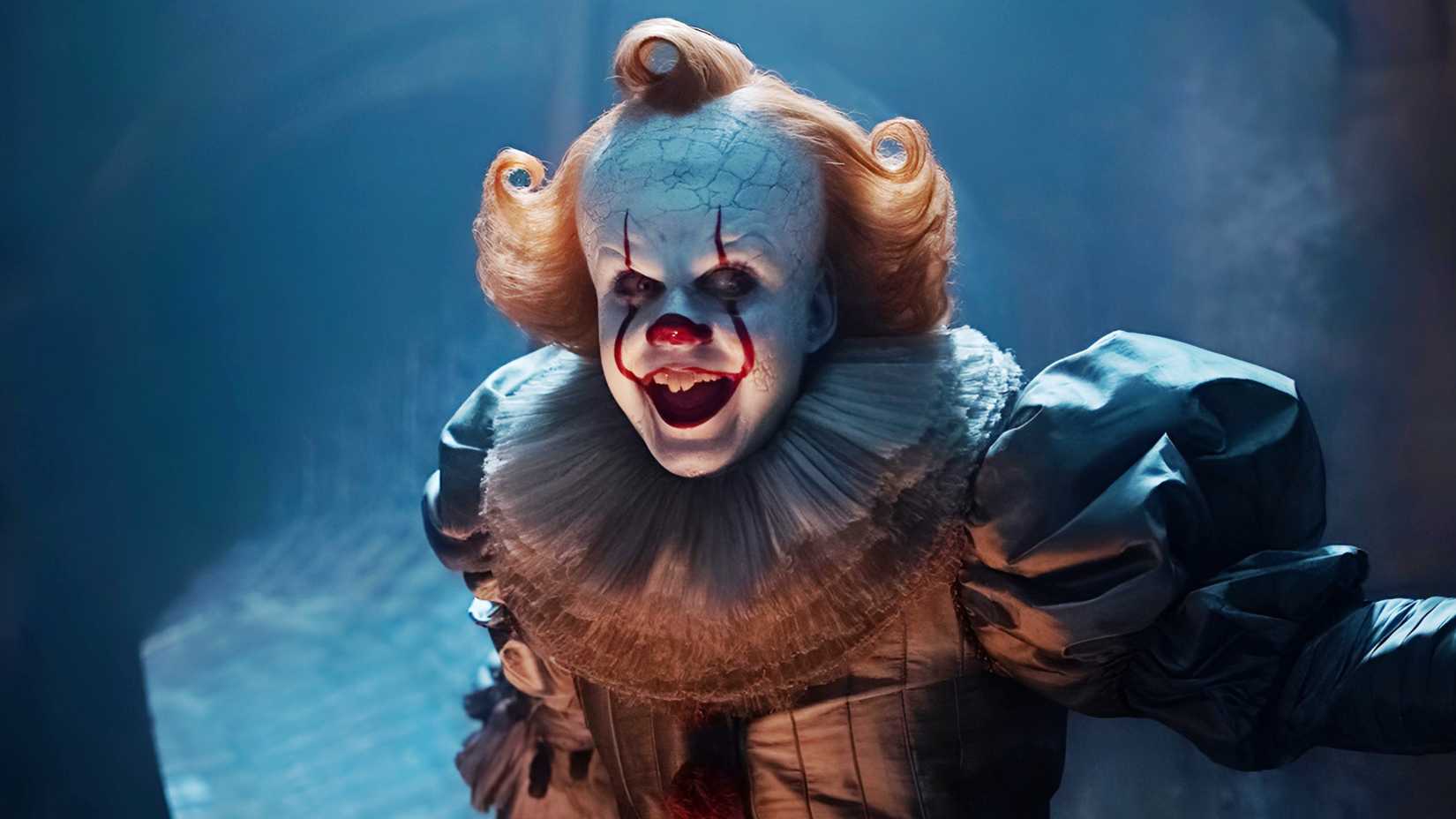 Bill Skarsgard&rsquo;s Pennywise giving a creepy smile in It: Welcome to Derry